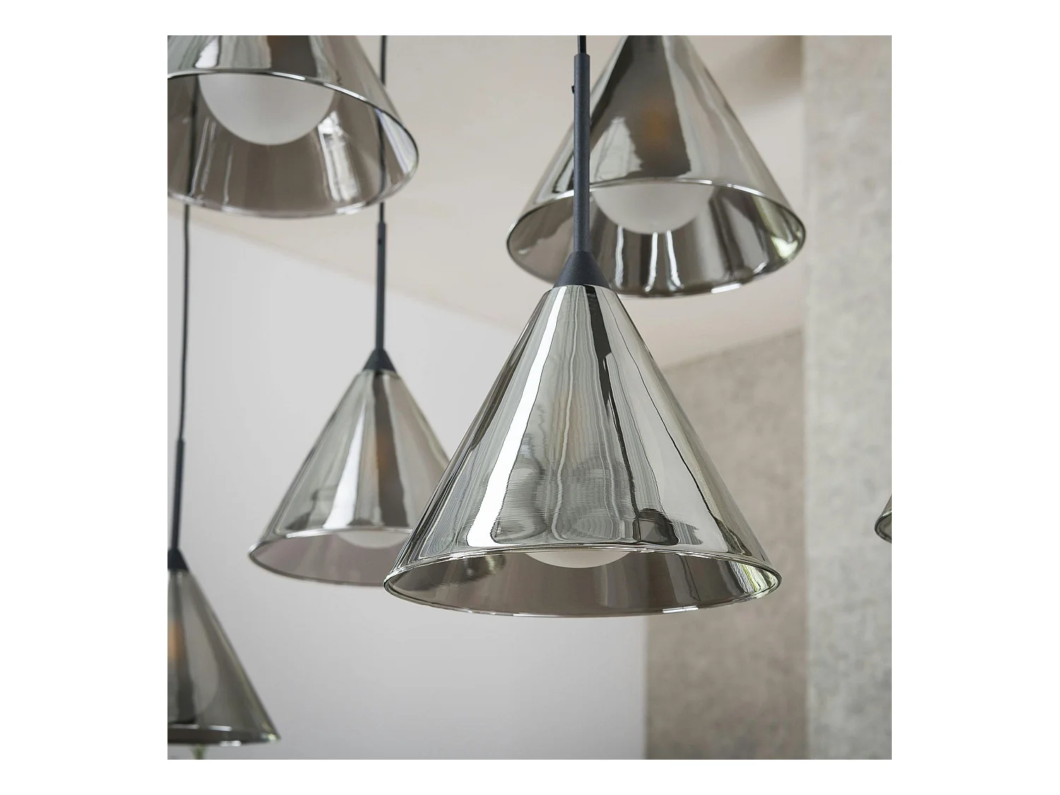 Suspension design en verre fumé 9 abat-jour coniques RALF