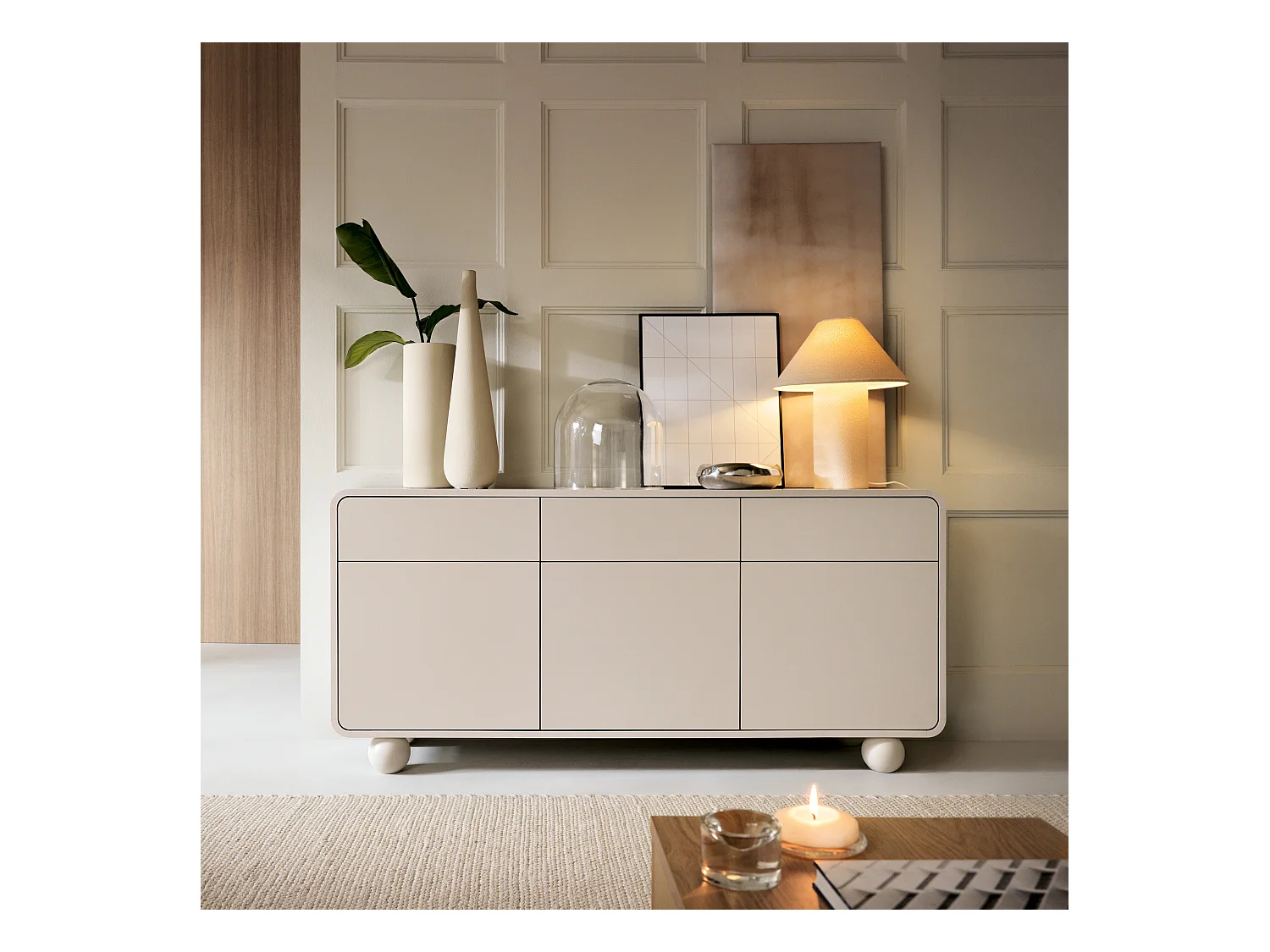 Buffet en cachemire avec trois armoires et trois tiroirs, Design moderne, pieds boule, 160 x 75 x 39 cm