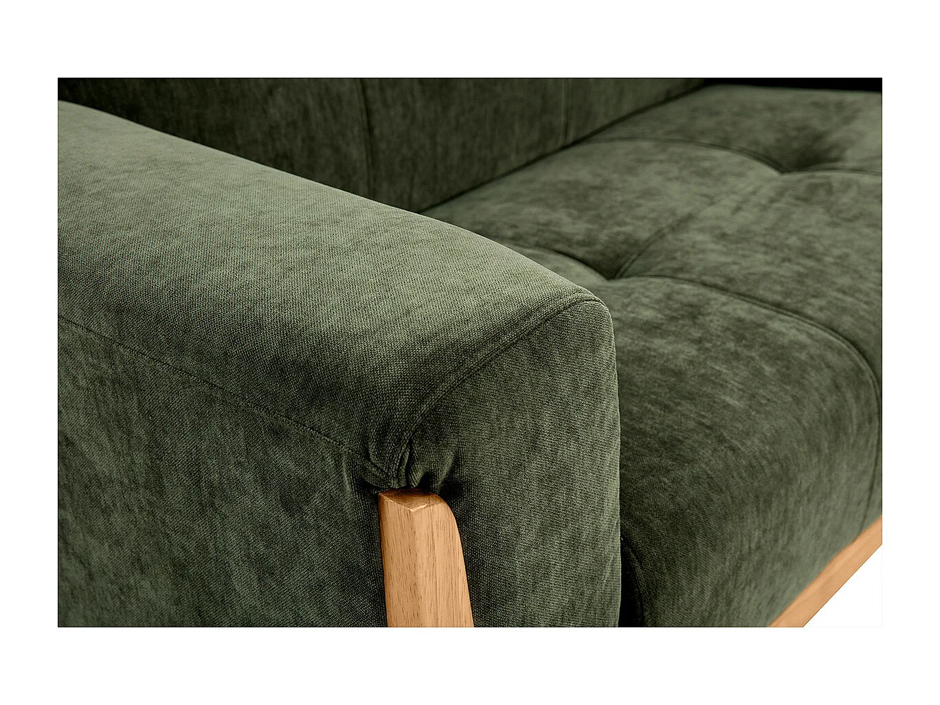 Canapé scandinave 2 places en tissu effet velours vert kaki et bois clair FJORD