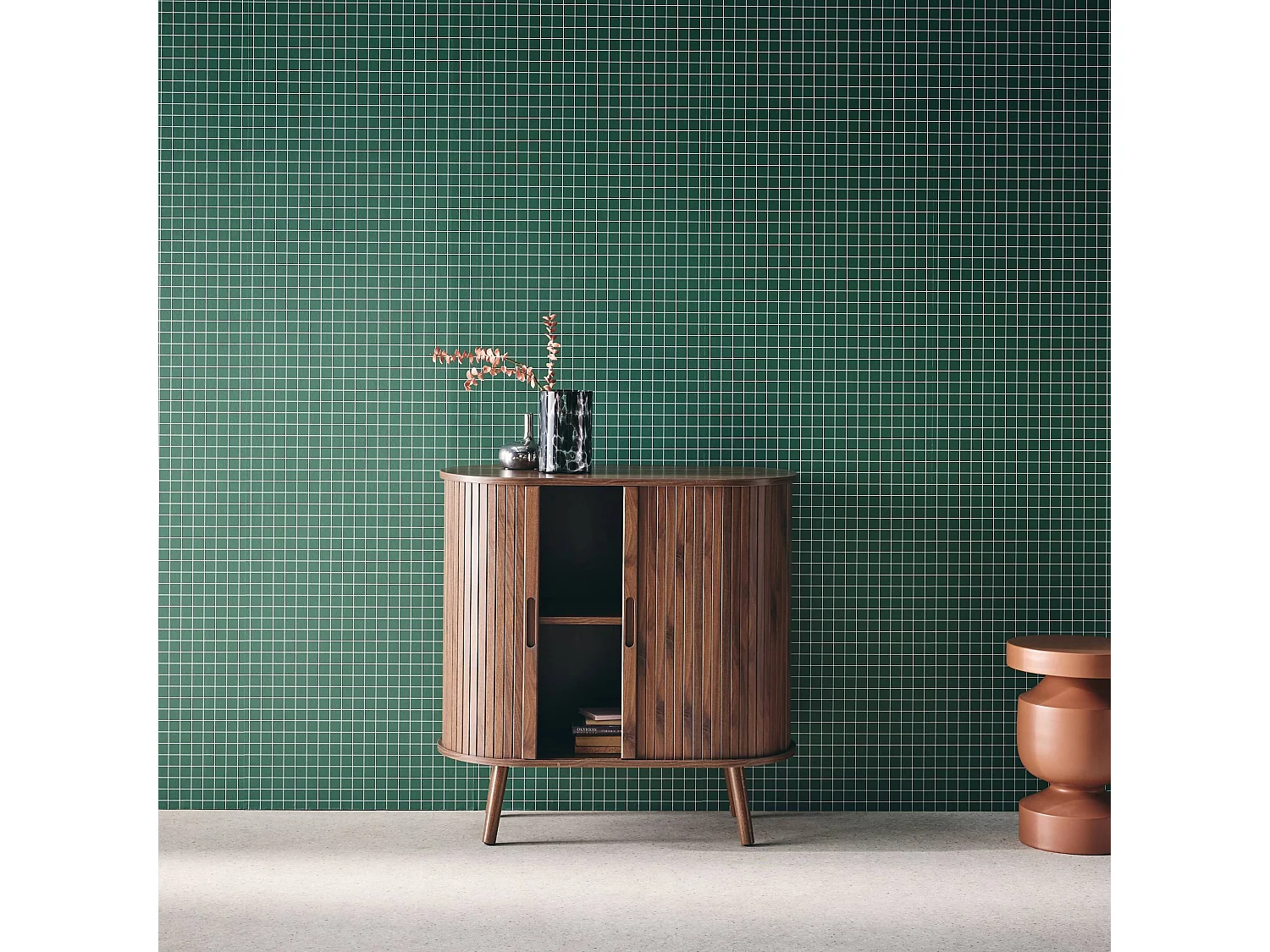 Buffet portes 2 coulissantes avec étagère. décor bois rainuré. buffet bas. L 80 x P 40 x H 80cm