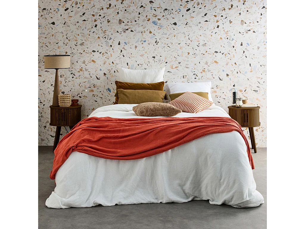 Mesita de noche ovalada escandinava con decoración madera ranurada,