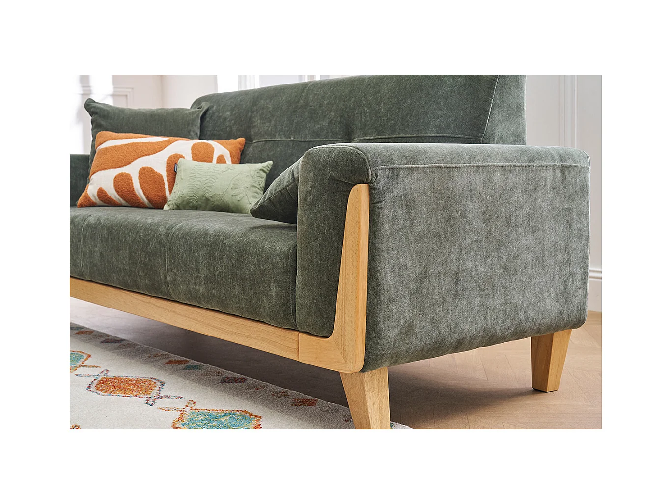 Canapé scandinave 3 places en tissu effet velours vert kaki et bois clair FJORD