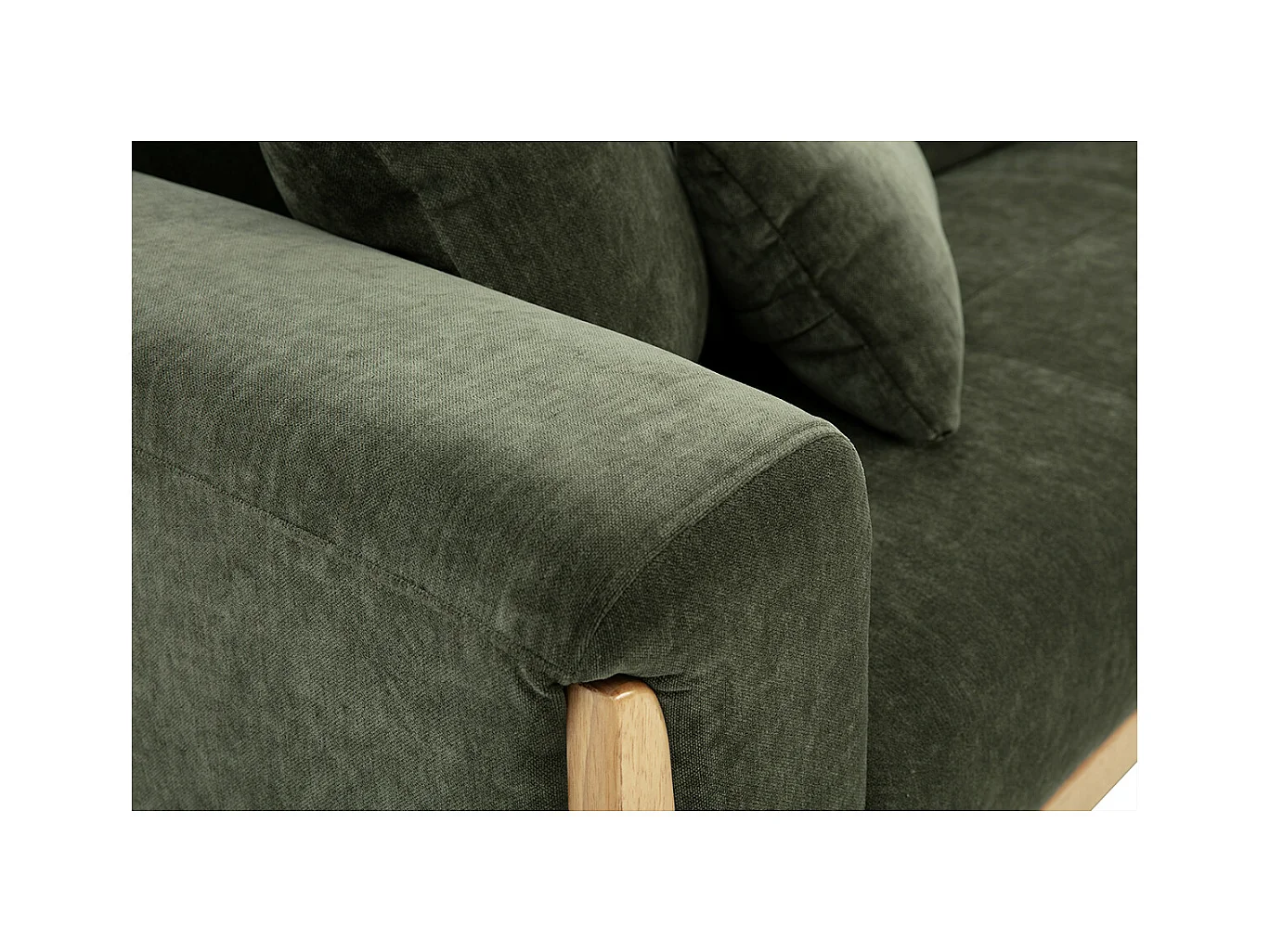 Canapé scandinave 3 places en tissu effet velours vert kaki et bois clair FJORD