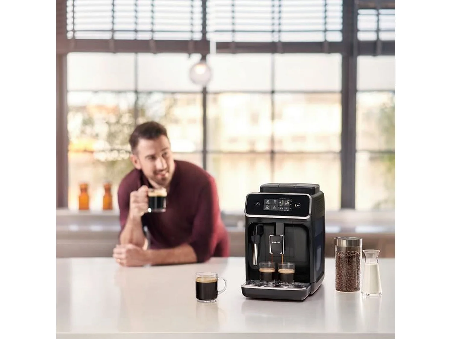 Macchina per caffè espresso in grani con macinacaffè automatico