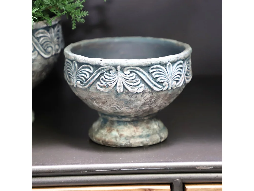 Coupe ronde sur pied en ciment vieilli bleuté Ø.16 x Ht.11,5 cm