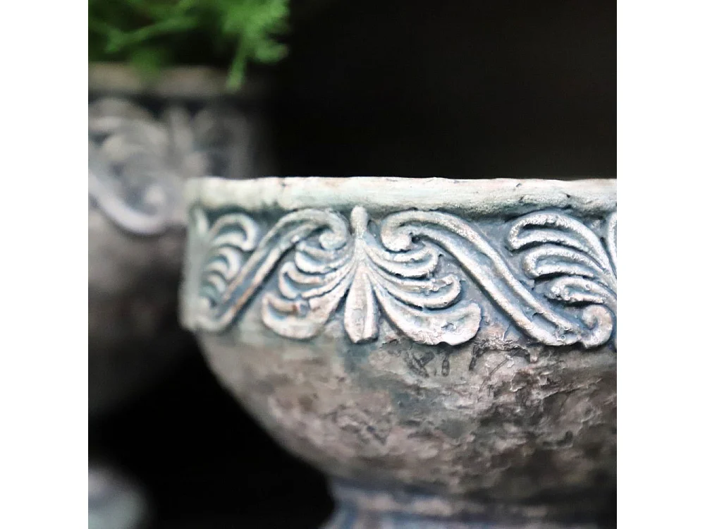 Coupe ronde sur pied en ciment vieilli bleuté Ø.16 x Ht.11,5 cm