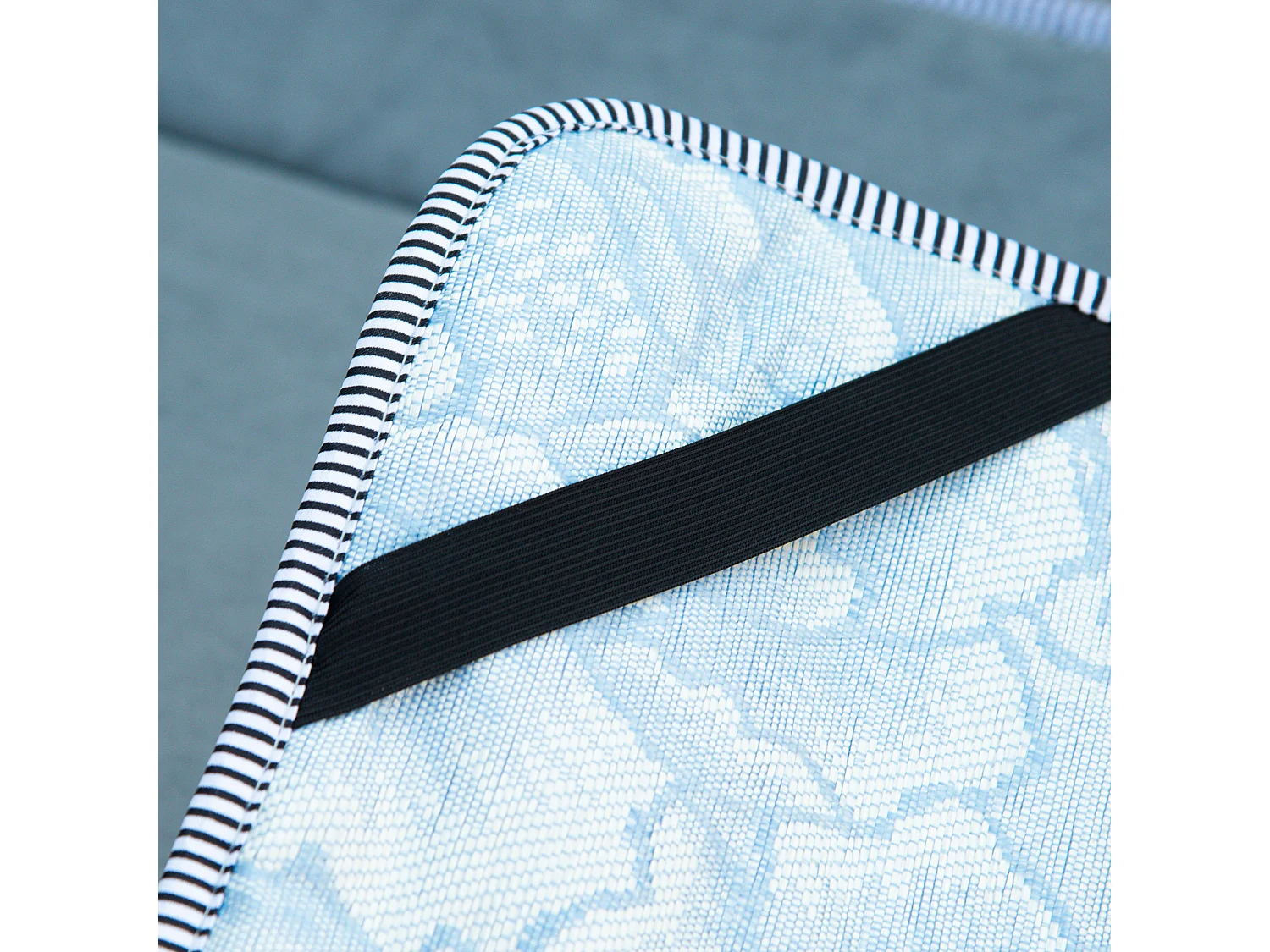 Lit de camping pliable avec oreiller, support jusqu'à 150 kg, tissu Oxford gris clair (188x64.5x53 cm)