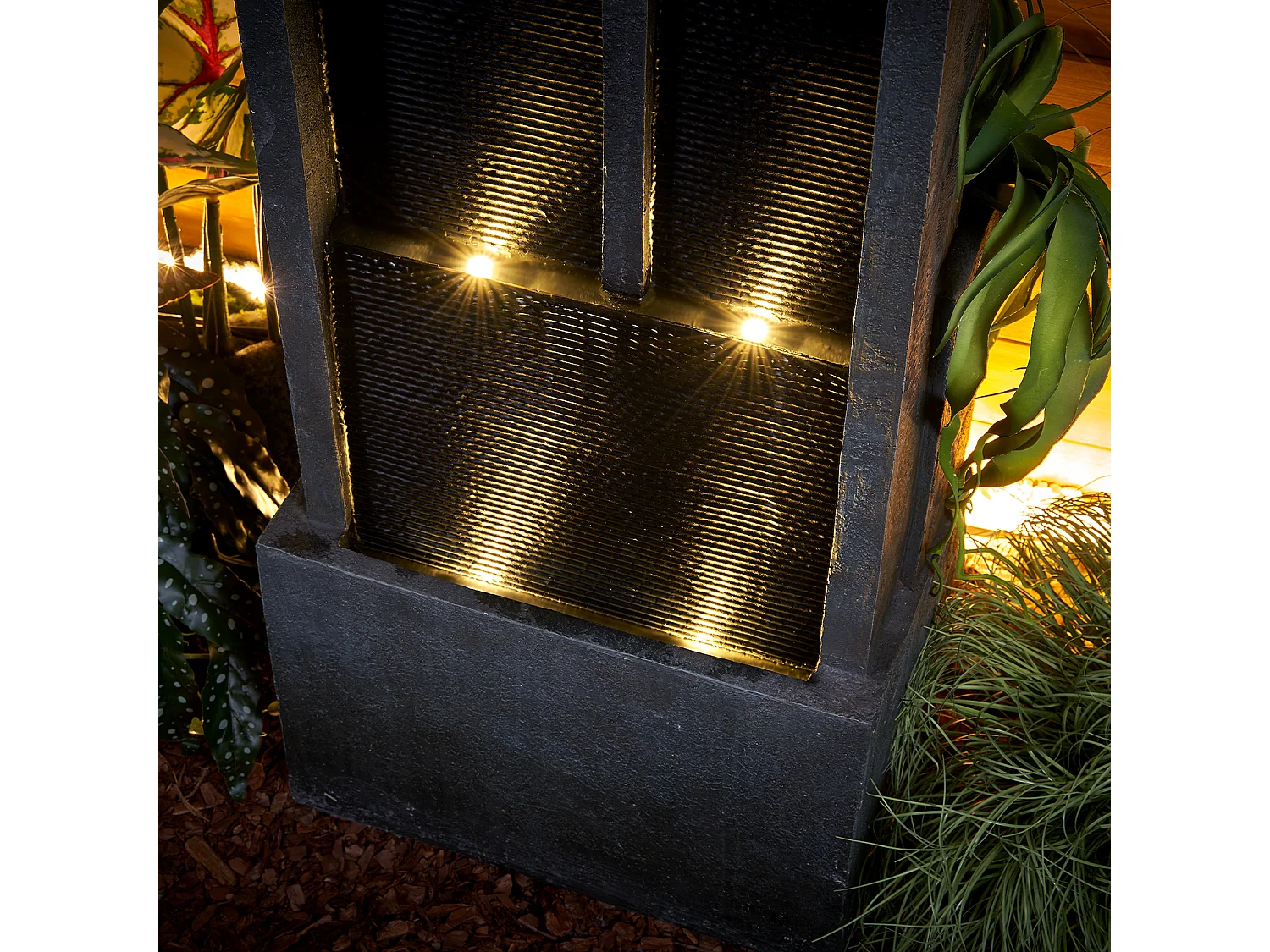 Fuente de agua de pared moderna, diseño elegante, resina sintética, color negro y gris, con iluminación LED y efecto relajante (43x25x128 cm)