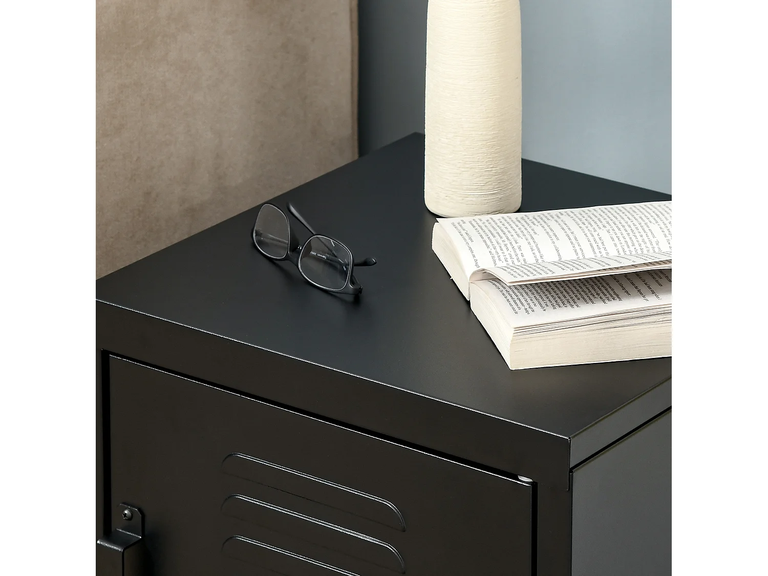 Table de chevet avec porte et étagère réglable, métal, noir (40x40x50cm)