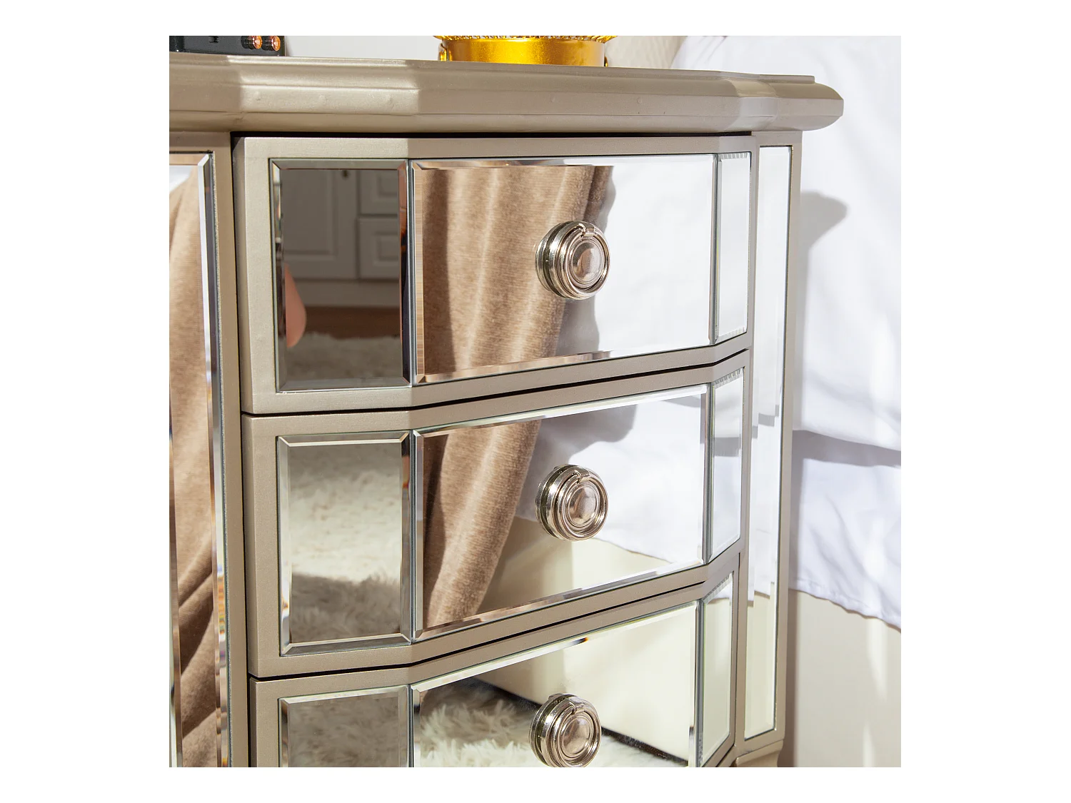 Table de chevet vintage à 3 tiroirs, verre miroir, MDF et bois, kaki clair et beige (50x40x60 cm)