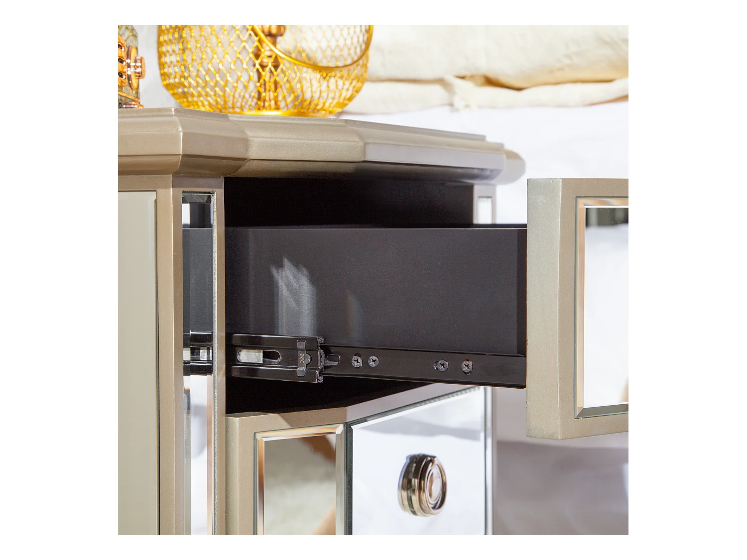 Table de chevet vintage à 3 tiroirs, verre miroir, MDF et bois, kaki clair et beige (50x40x60 cm)