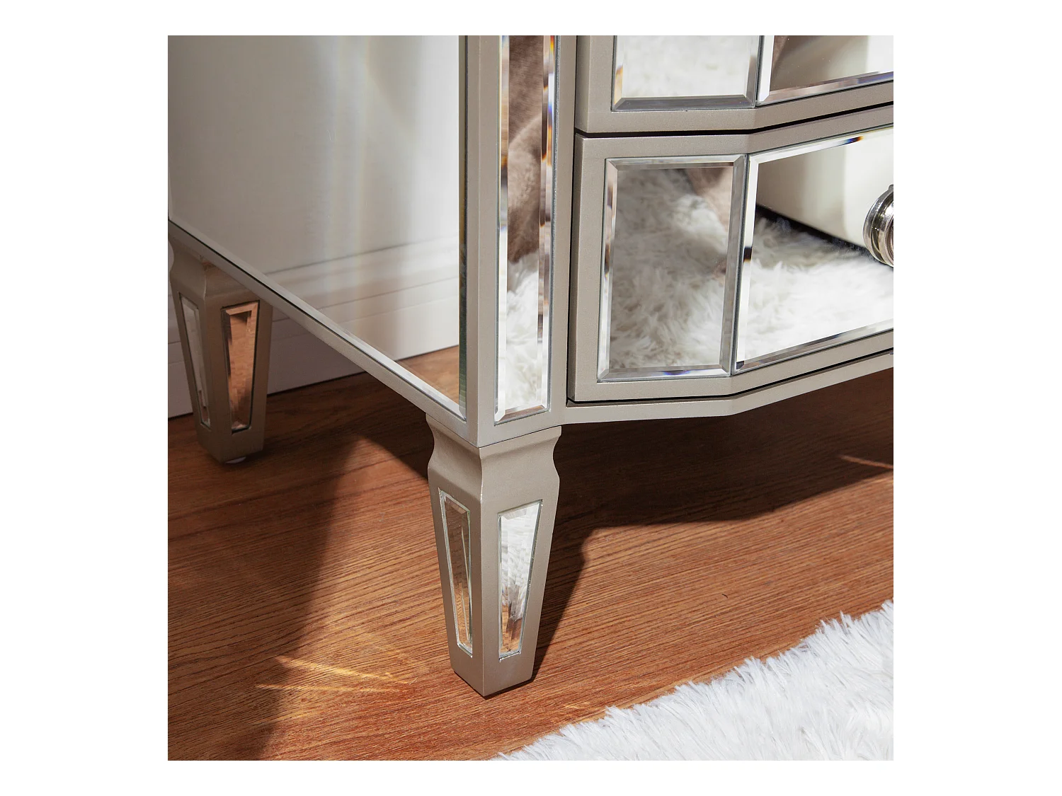 Table de chevet vintage à 3 tiroirs, verre miroir, MDF et bois, kaki clair et beige (50x40x60 cm)