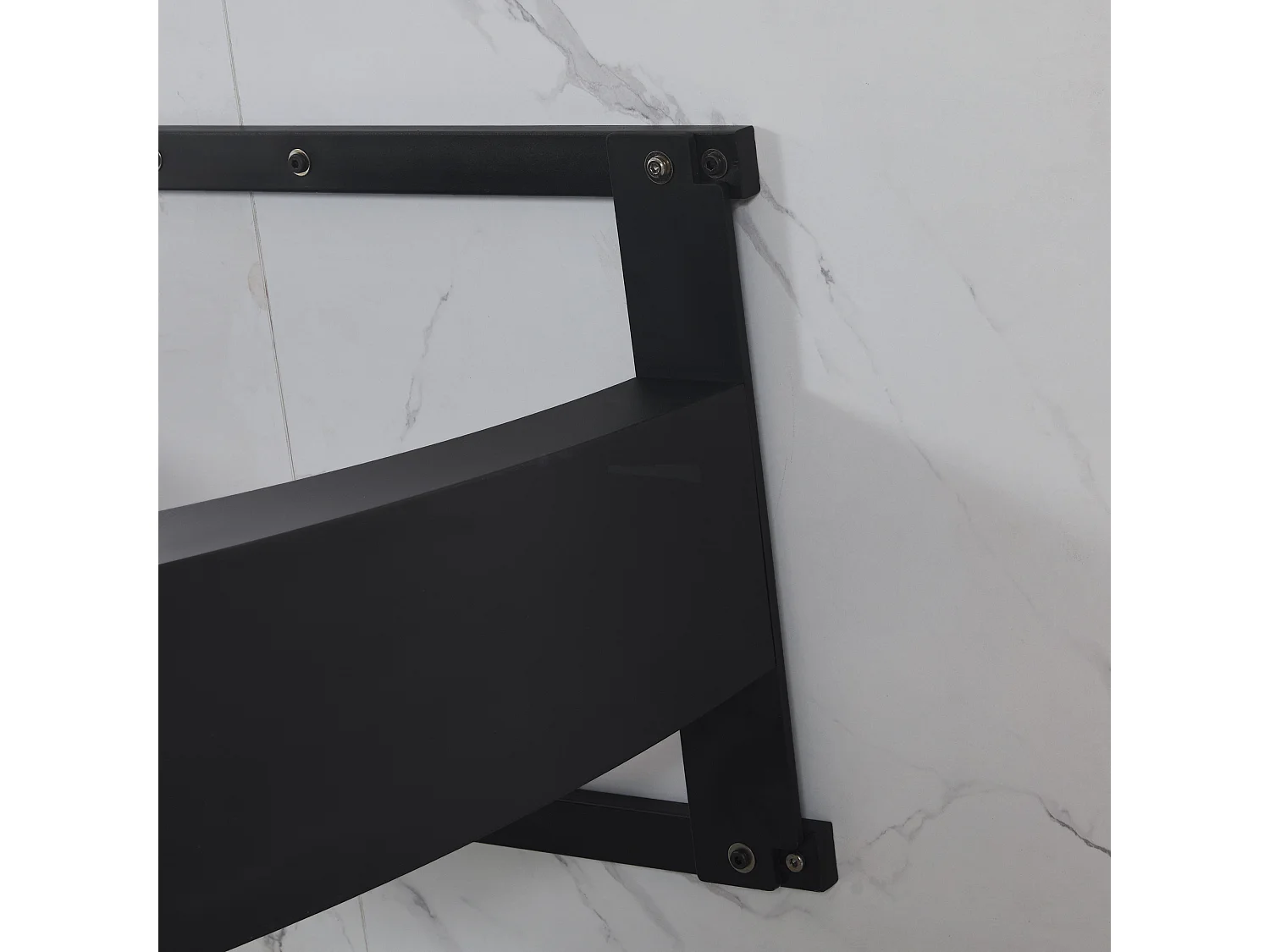 Moderne rechthoekige eettafel, marmerpatroon, MDF en metaal, wit/zwart, verstelbare poten (140x75,5x75,5 cm)