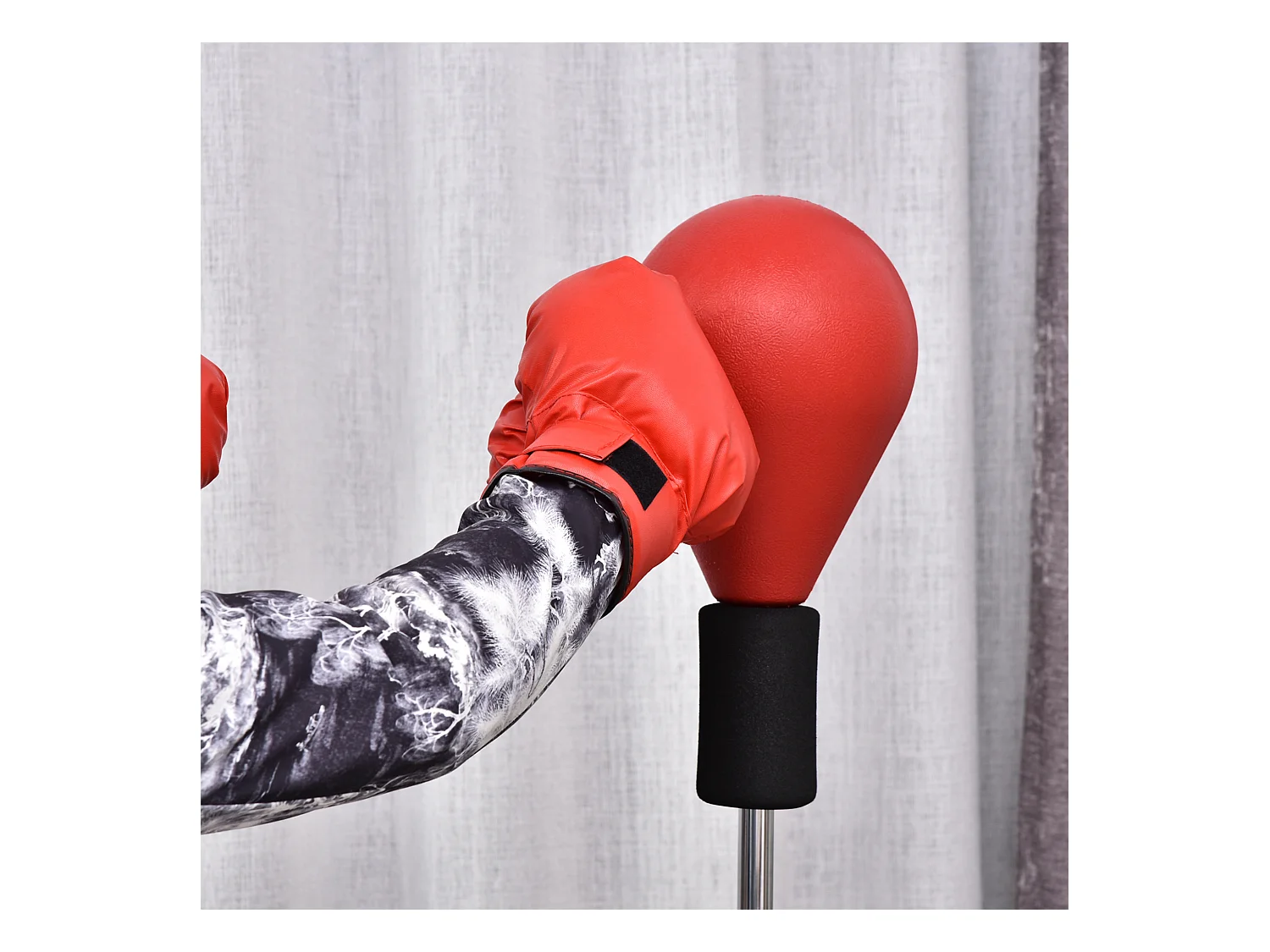 Punchingball avec support, ajustable en hauteur 136-154 cm, cuir synthétique, rouge (48x48x154 cm)
