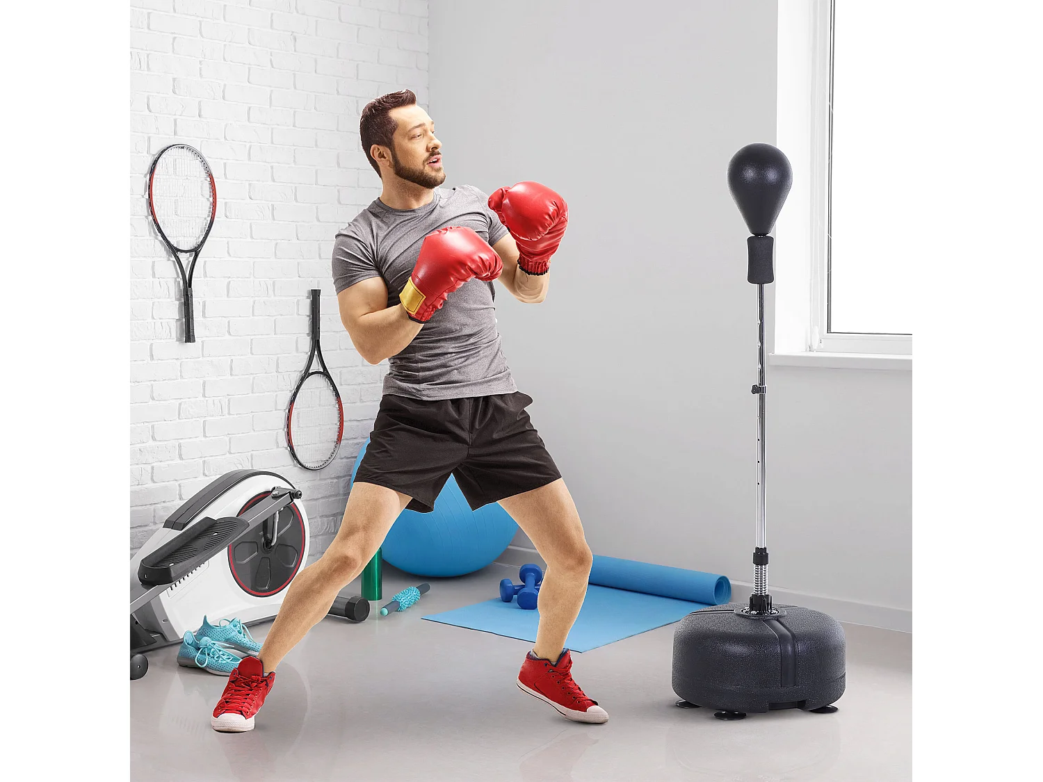 Punching-ball avec support réglable, cuir synthétique, noir (48x48x136-154cm)