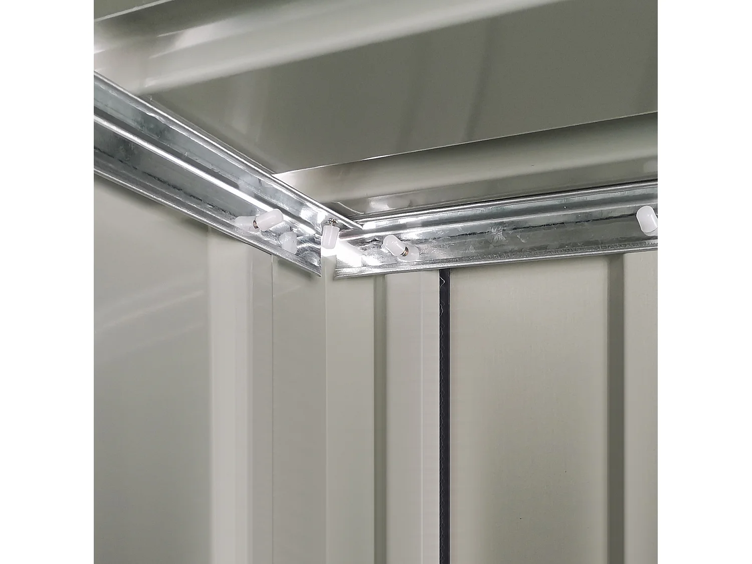 Abri de jardin métallique avec porte, acier résistant, gris foncé, toit fermé (142x84x189cm)