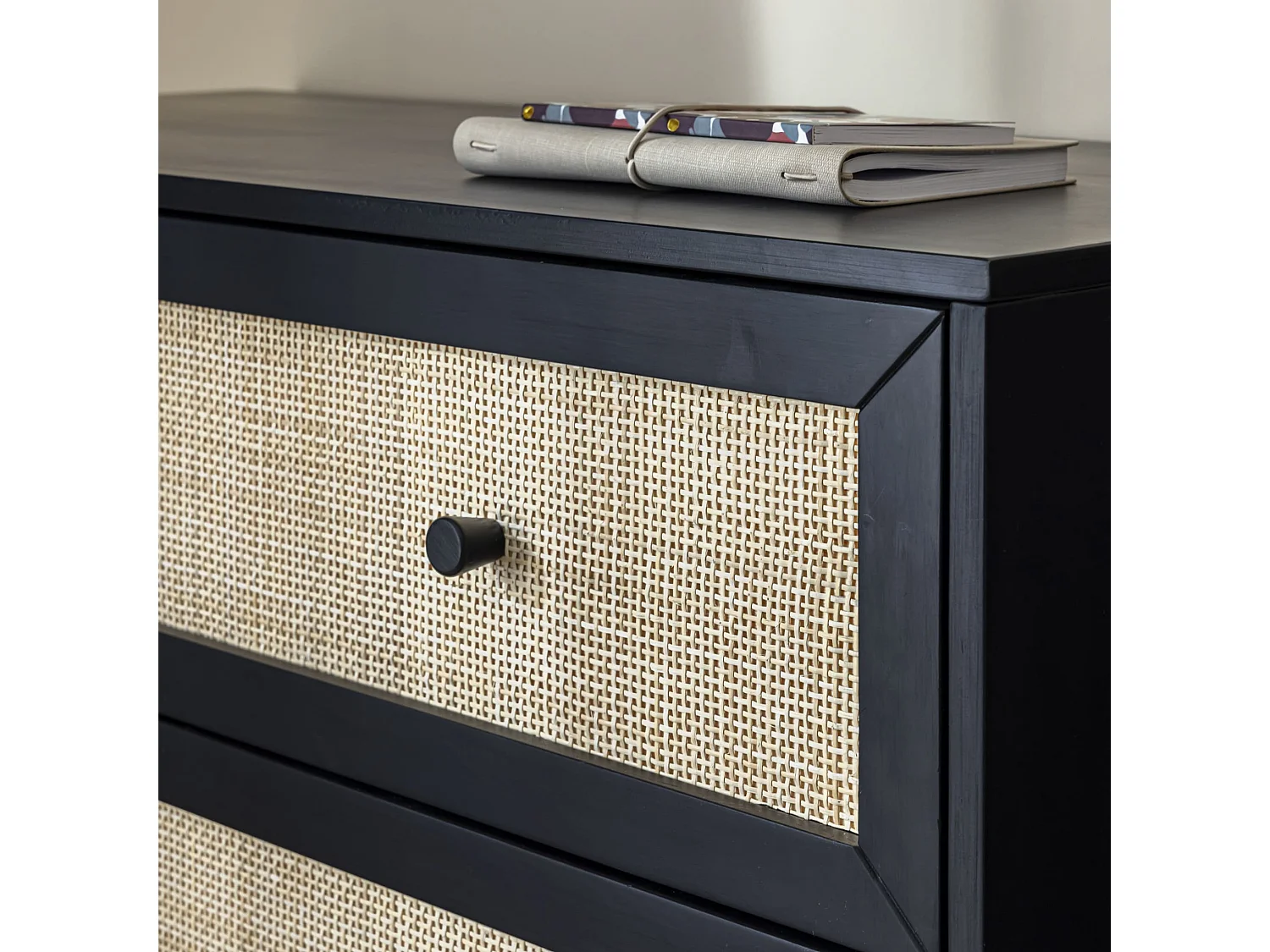 Commode cannage avec 3 tiroirs noir ANNA - ANNA