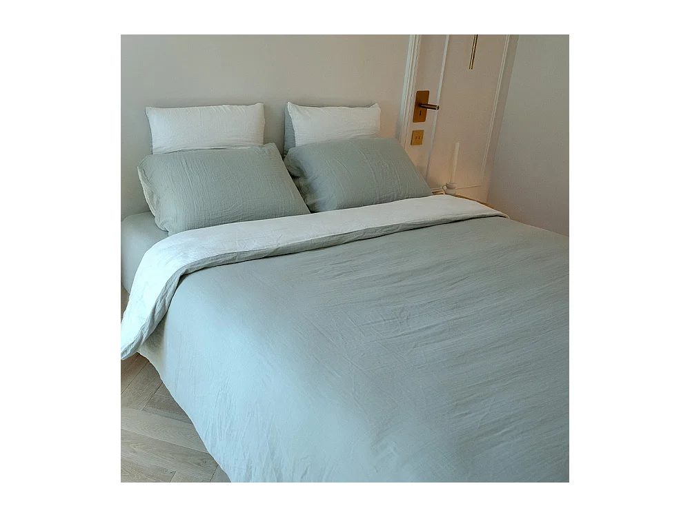 Parure de lit réversible 140 cm gaze de coton vert sauge/écru