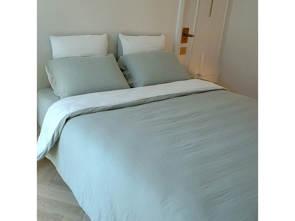 Parure de lit réversible 160 cm gaze de coton vert sauge/écru