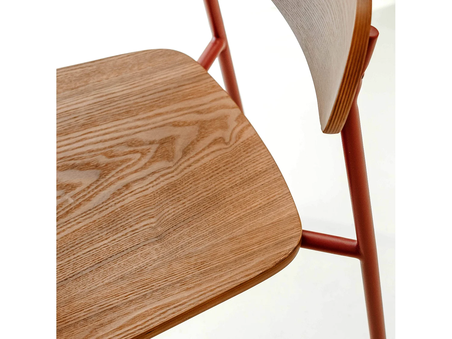 Lot de 2 chaises en bois bordeaux