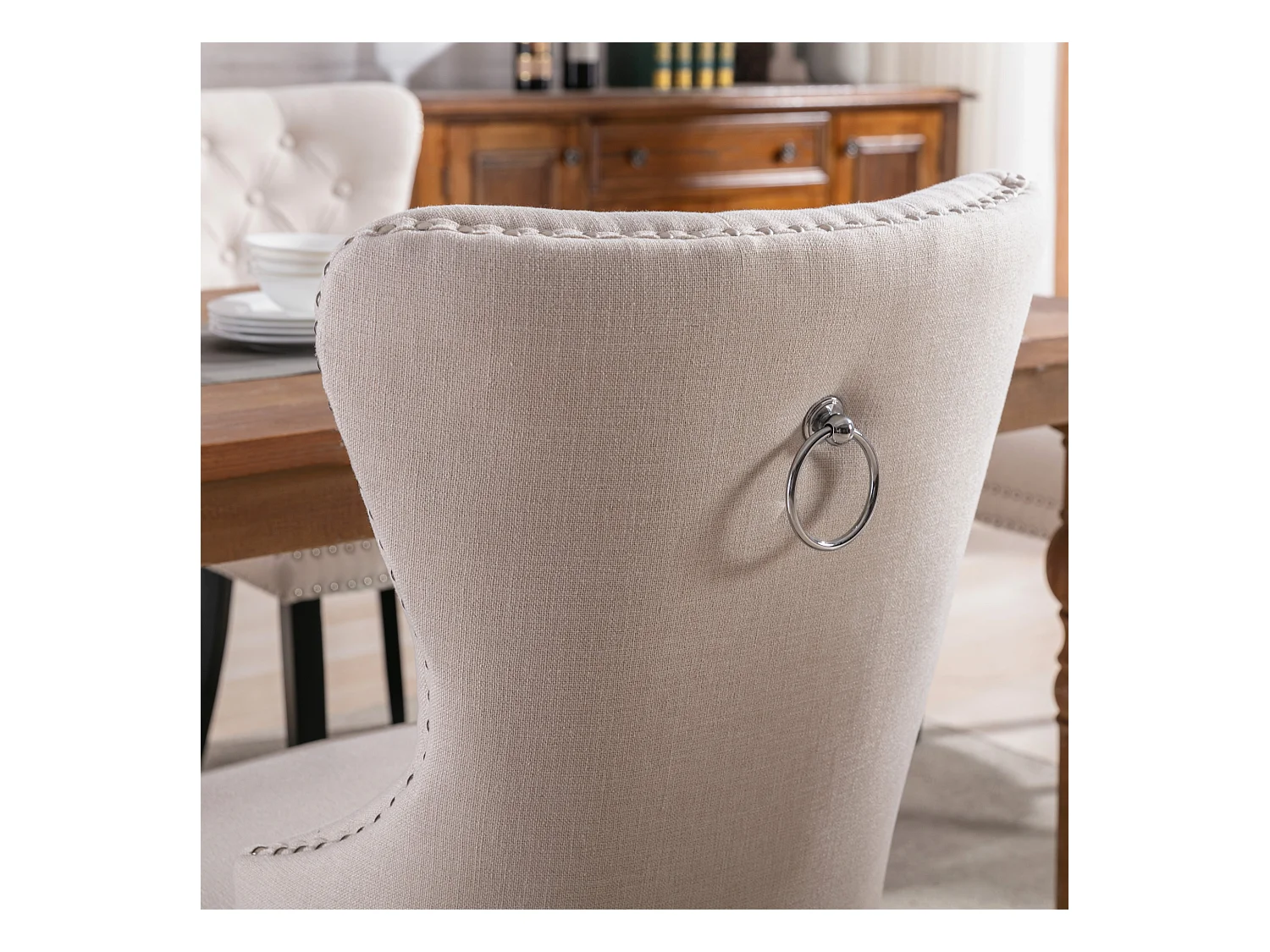 Chaise longue in tela beige con piedini in legno tuftato rivestito in metallo per sala da pranzo o camera da letto