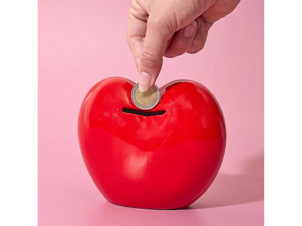 Tirelire cœur rouge style kawaii en céramique brillante