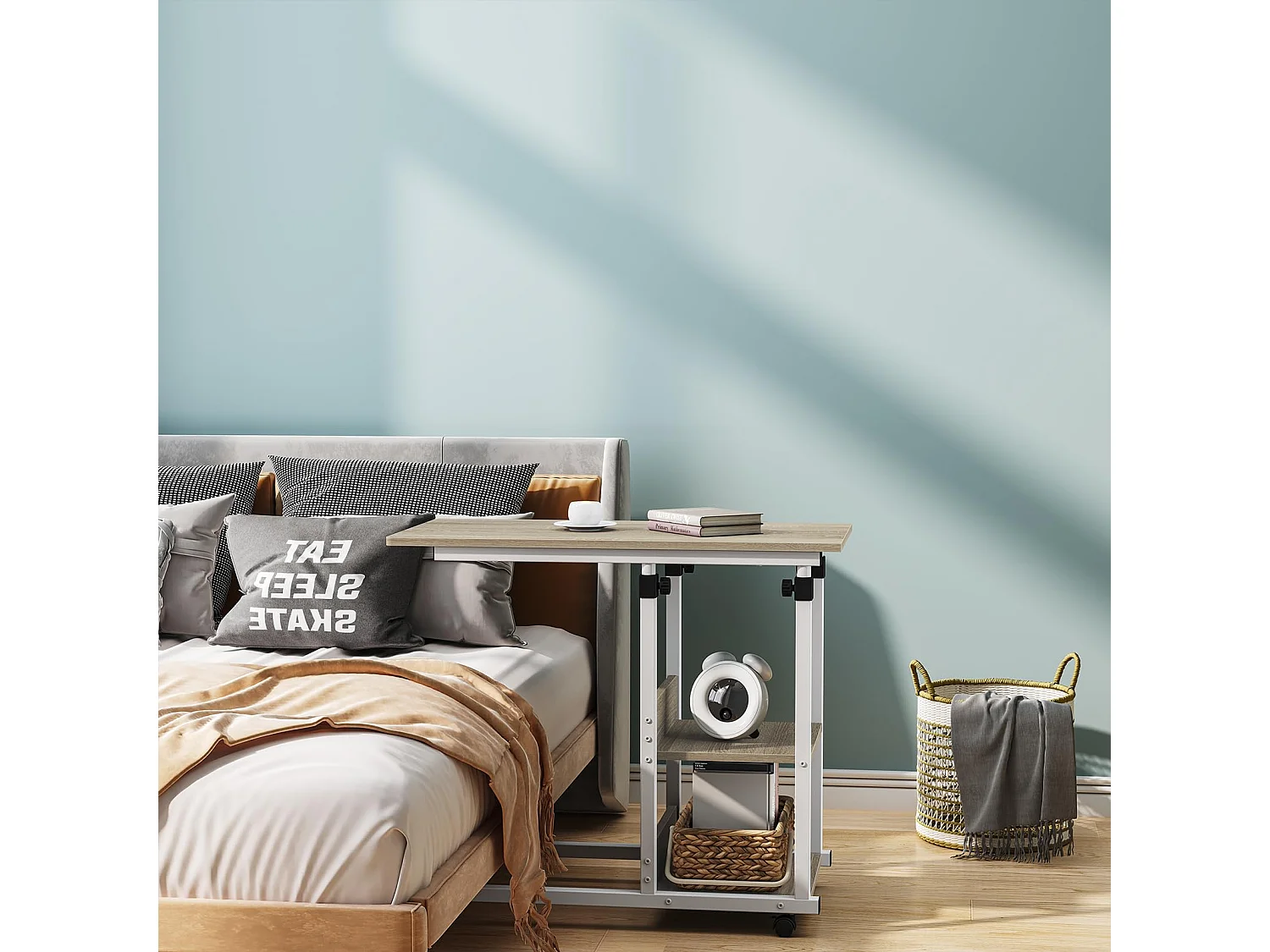 Table Roulante, Table d'Appoint Mobile Réglable en Hauteur, Table Multiusage avec 4 roulettes et 2 Étagères de Rangement pour Canapé/Lit/Balcon-Blanc Chêne Clair