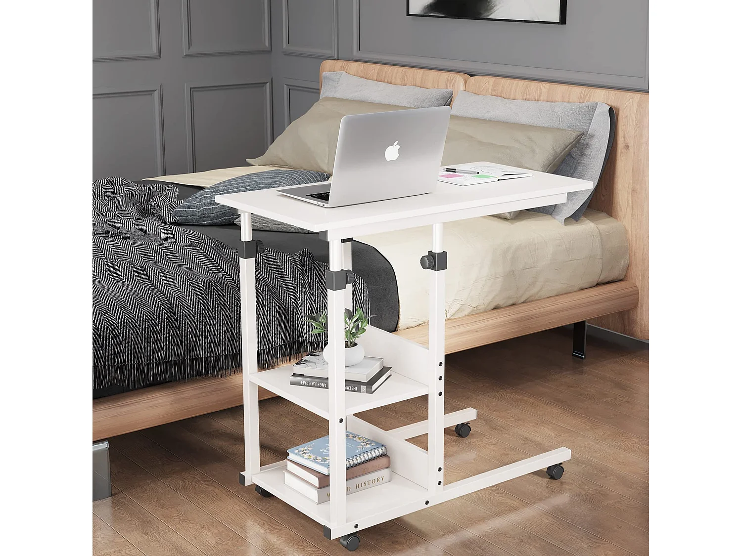 Table Roulante, Table d'Appoint Mobile Réglable en Hauteur, Table Multiusage avec 4 roulettes et 2 Étagères de Rangement pour Canapé/Lit/Balcon-Blanc