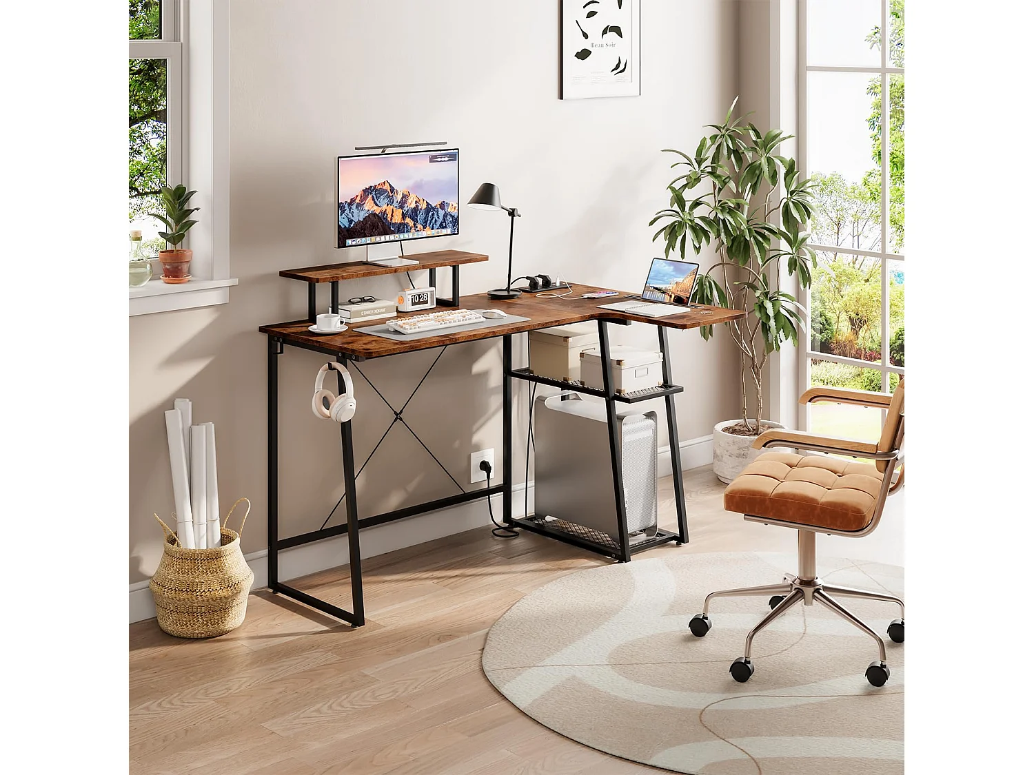Bureau d’angle en L marron avec étagère, port USB, prise, support écran et espace de rangement, idéal pour le jeu, la maison ou le bureau