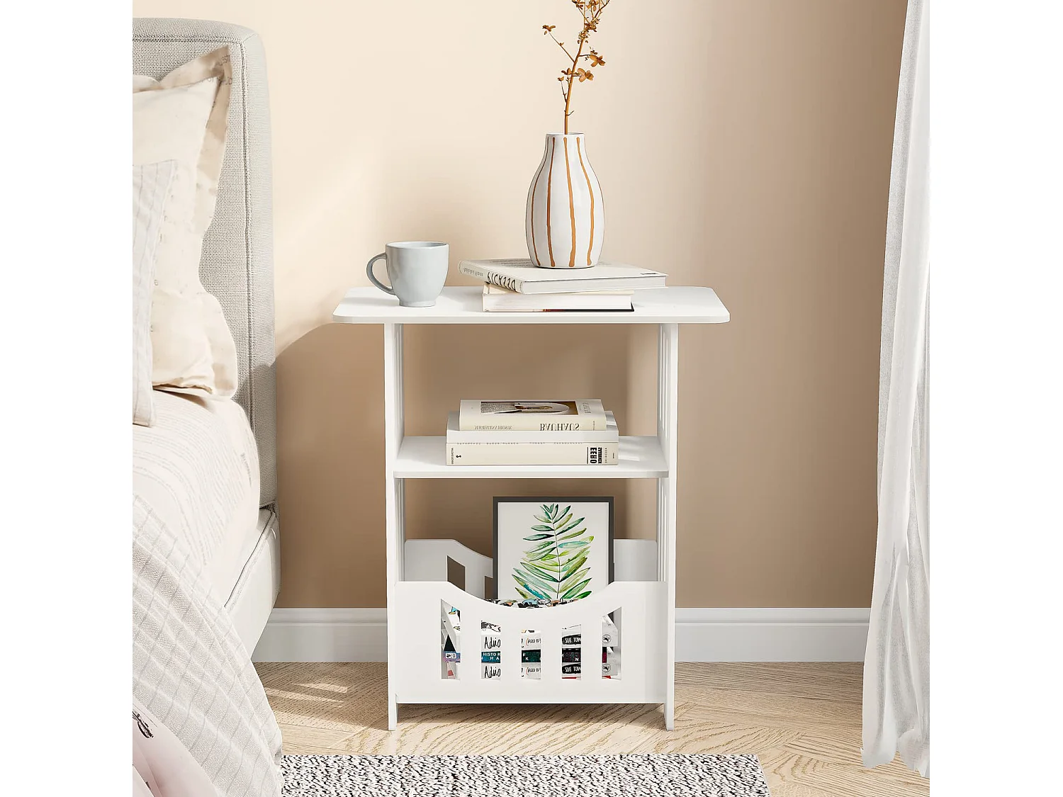 Table de chevet blanche 46x30x50 cm avec panier, idéale comme table de nuit, table à café ou bout de canapé pour salon, chambre, salle de bains ou balcon