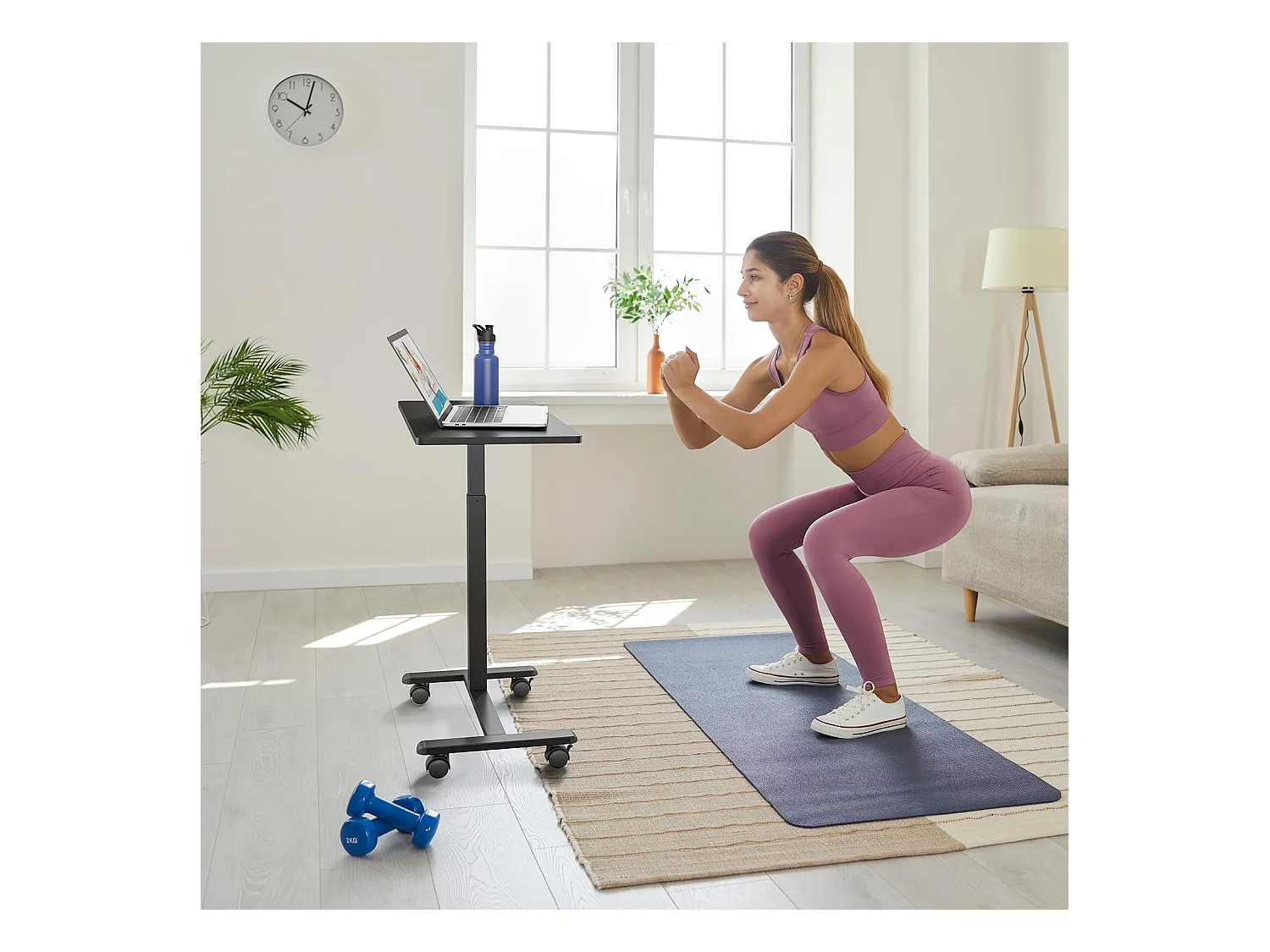 Table d'appoint avec roulettes - Hauteur réglable pour ordinateur portable, bureau en bois, canapé, table de nuit, café - pour chambre, salon - Couleur noire