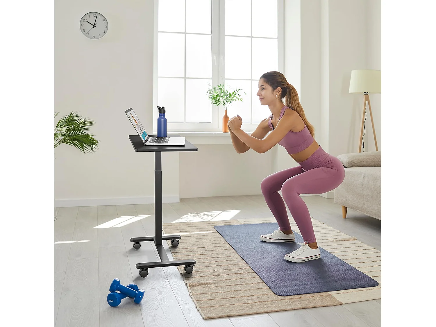 Table d'appoint avec roulettes - Hauteur réglable pour ordinateur portable, bureau en bois, canapé, table de nuit, café - pour chambre, salon - Couleur noire
