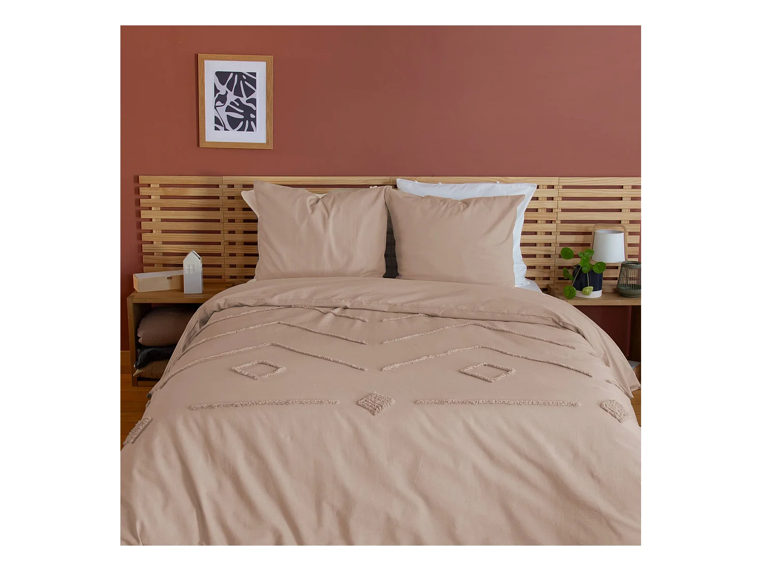 Parure de lit coton lavé tufté 2 places rose poudré motifs géométriques. 1 housse 260x240cm + 2 taies 63x63cm