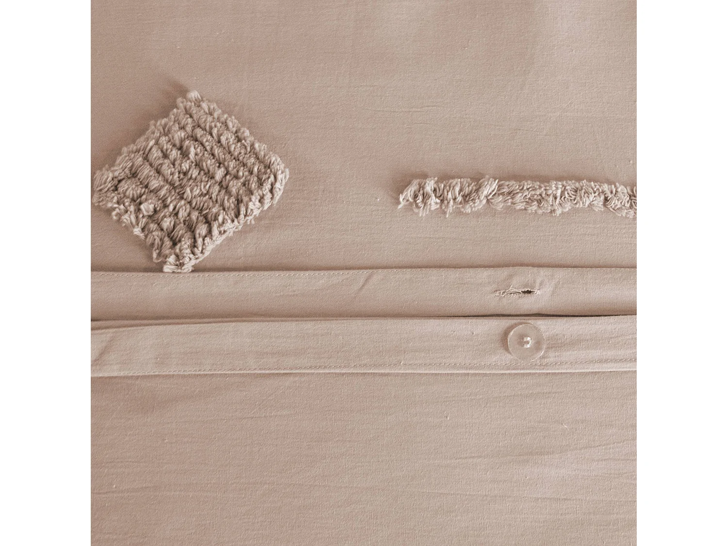 Parure de lit coton lavé tufté 2 places rose poudré motifs géométriques. 1 housse 260x240cm + 2 taies 63x63cm