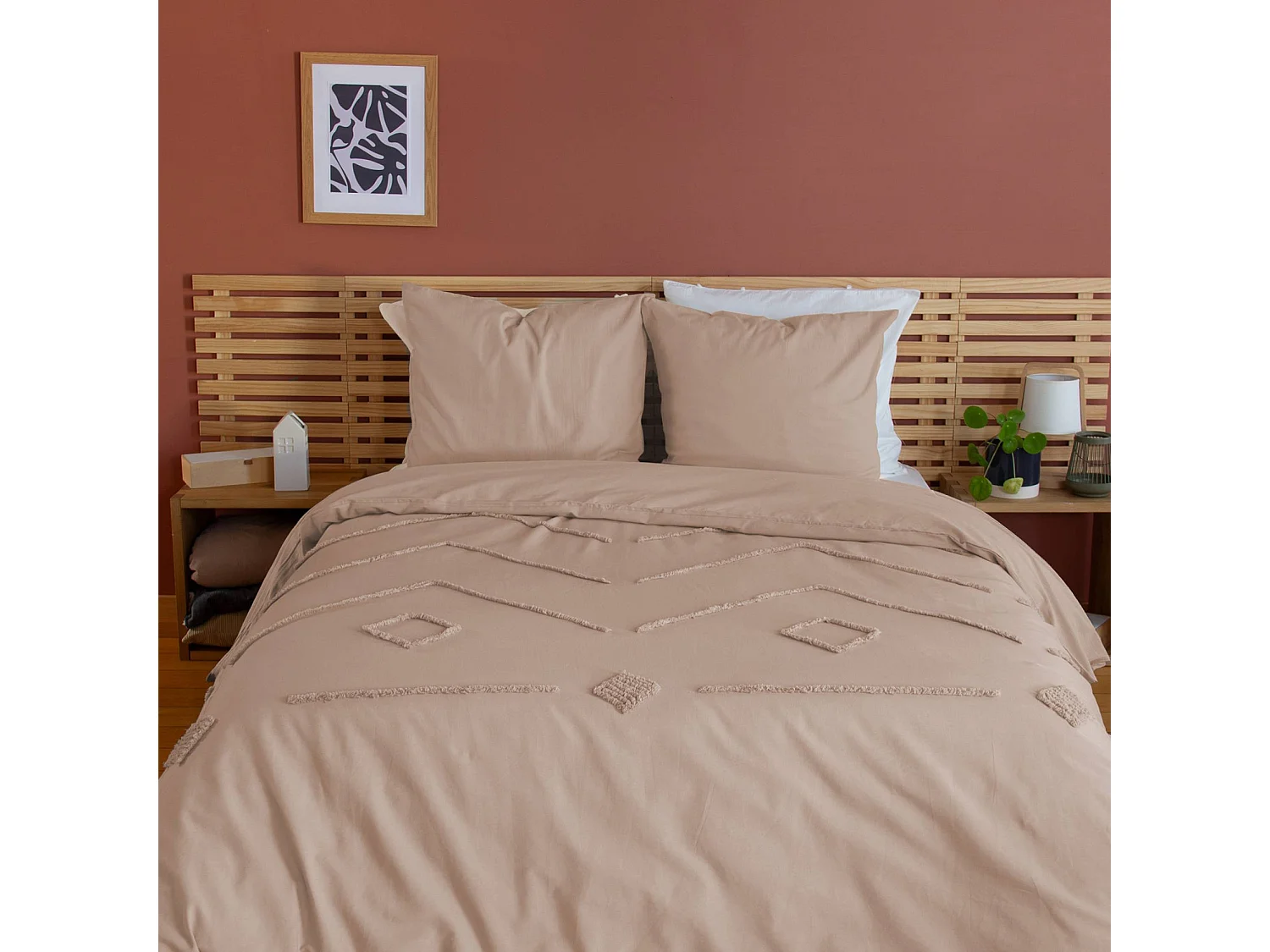 Parure de lit coton lavé tufté 2 places rose poudré motifs géométriques. 1 housse 260x240cm + 2 taies 63x63cm