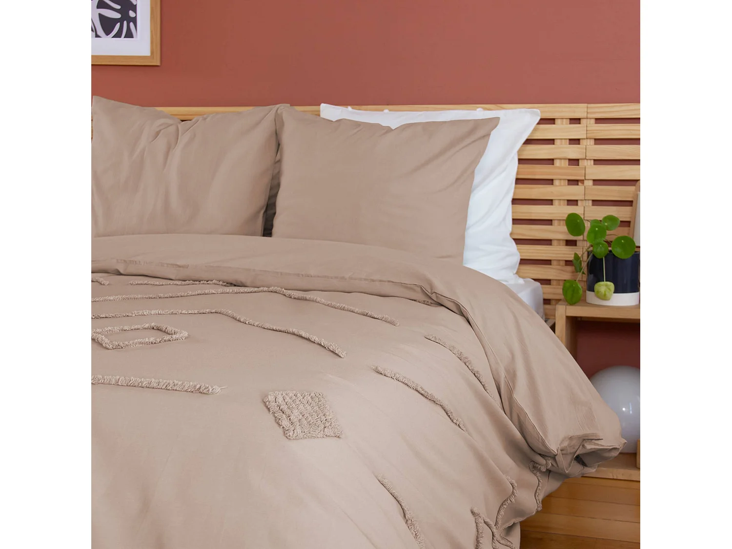 Parure de lit coton lavé tufté 2 places rose poudré motifs géométriques. 1 housse 240x220cm + 2 taies 63x63cm