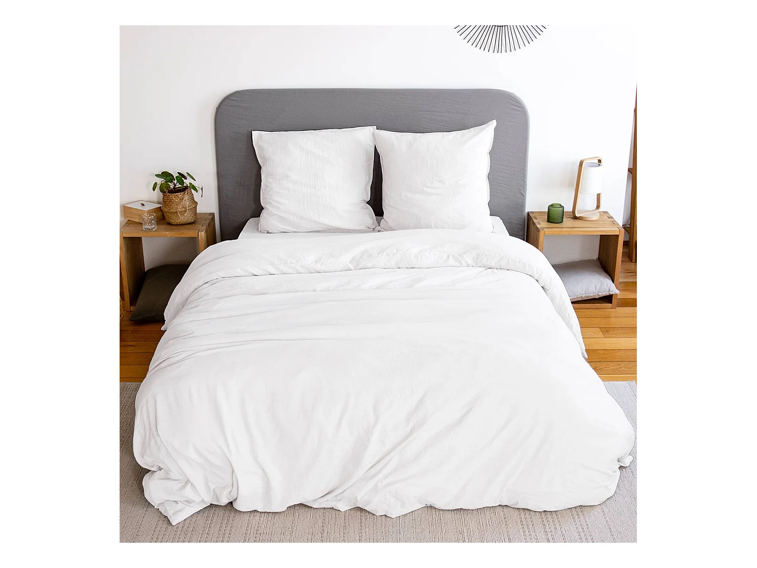 Parure de lit en microfibre lavée. blanc. 240 x 220cm pour lit 2 places avec 1 housse de couette et 2 taies d'oreillers