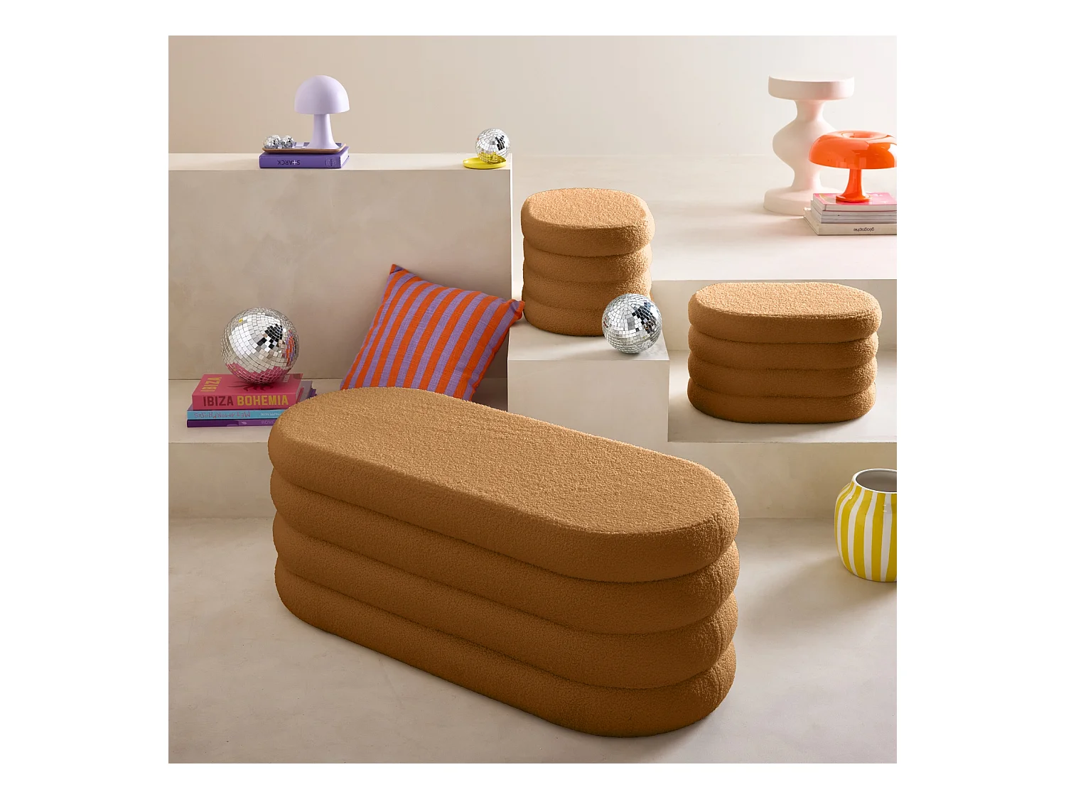 Banc coffre en bouclettes rouille avec 2 poufs ovales de rangement intégrés - L111cm