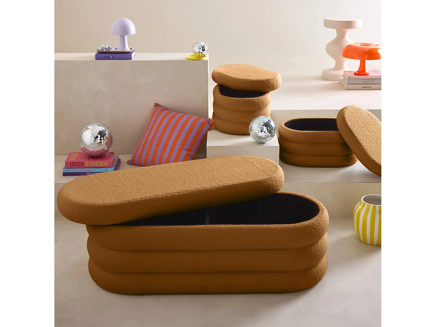 Banc coffre en bouclettes rouille avec 2 poufs ovales de rangement intégrés - L111cm