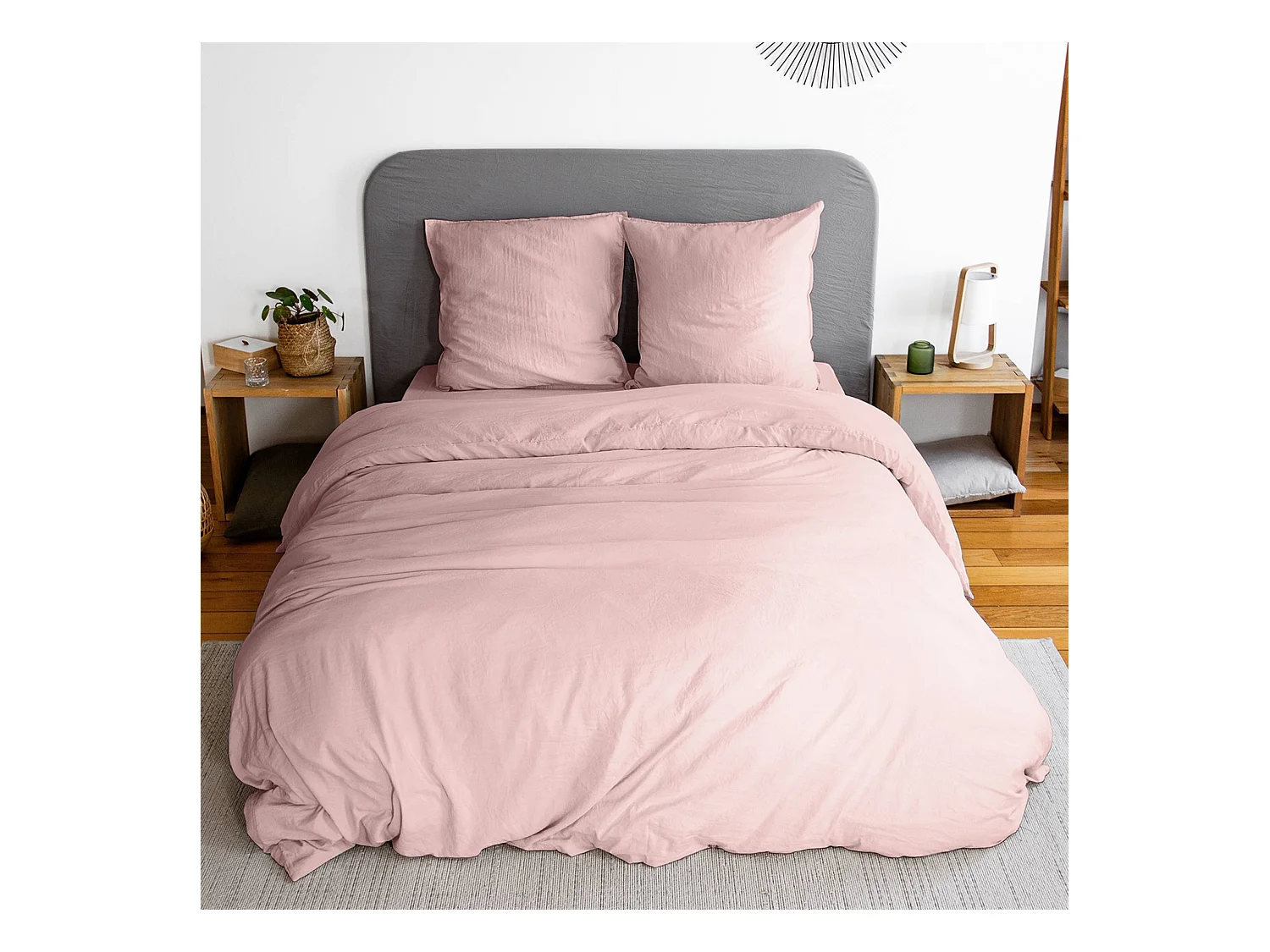 Parure de lit en microfibre lavée. rose poudré. 240 x 220cm pour lit 2 places avec 1 housse de couette et 2 taies d'oreillers