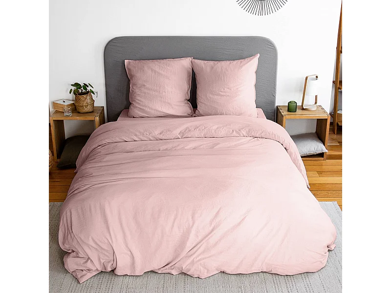 Parure de lit en microfibre lavée. rose poudré. 240 x 220cm pour lit 2 places avec 1 housse de couette et 2 taies d'oreillers