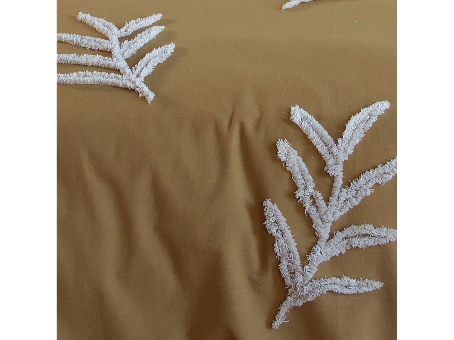 Parure de lit coton lavé tufté motifs végétaux 2 places moutarde. 1 housse 260x240cm + 2 taies 63x63cm