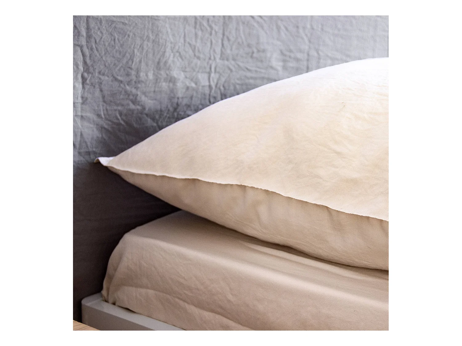 Parure de lit en microfibre lavée. sable. 260 x 240cm pour lit 2 places avec 1 housse de couette et 2 taies d'oreillers