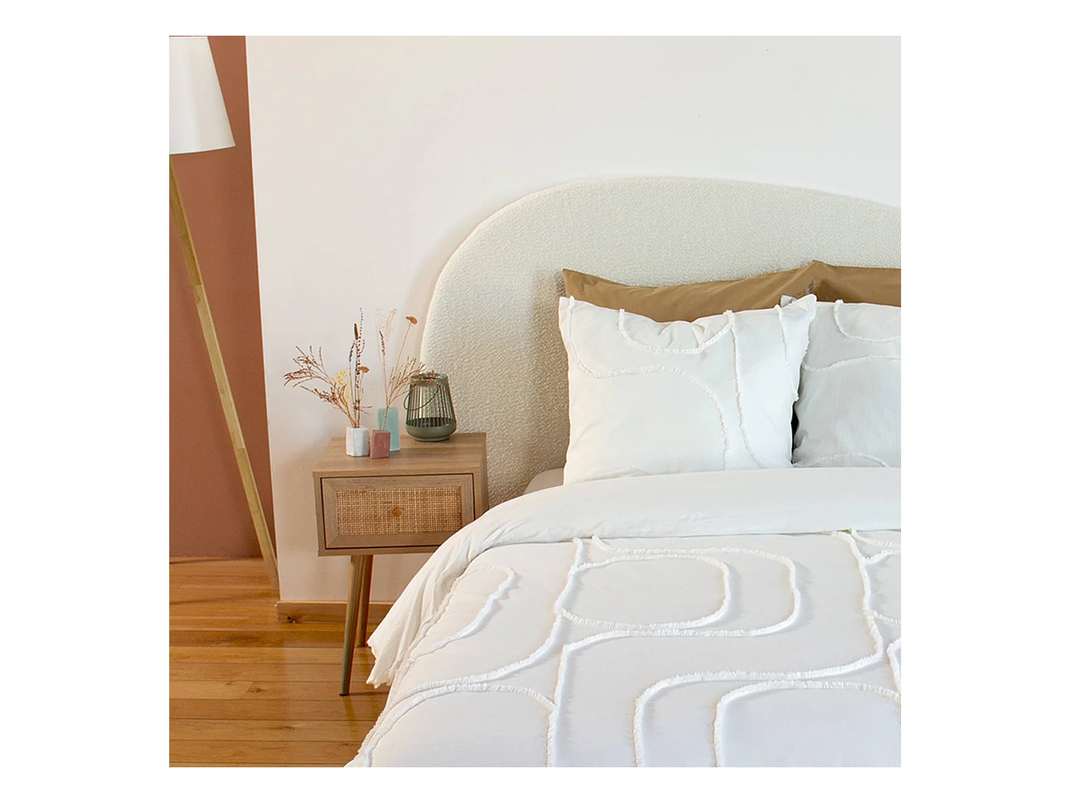 Parure de lit coton lavé tufté motifs arrondis 2 places blanc. 1 housse 260x240cm + 2 taies 63x63cm