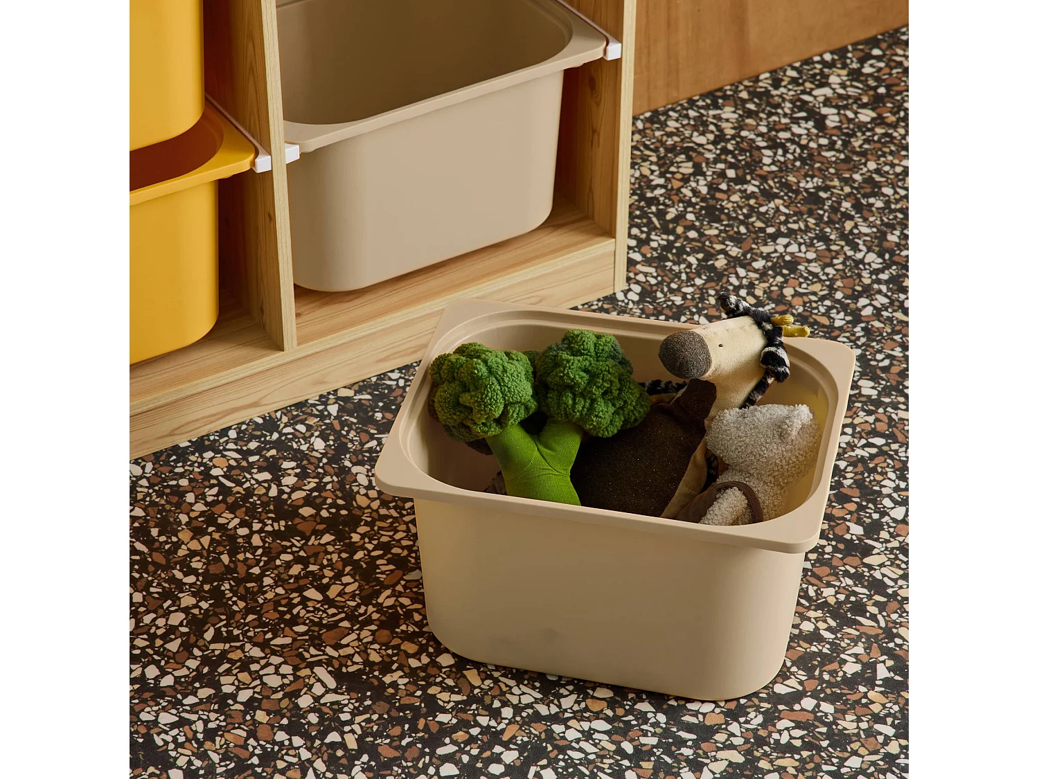 Meuble de rangement enfant 6 bacs de rangement en plastique moutarde taupe - Sora