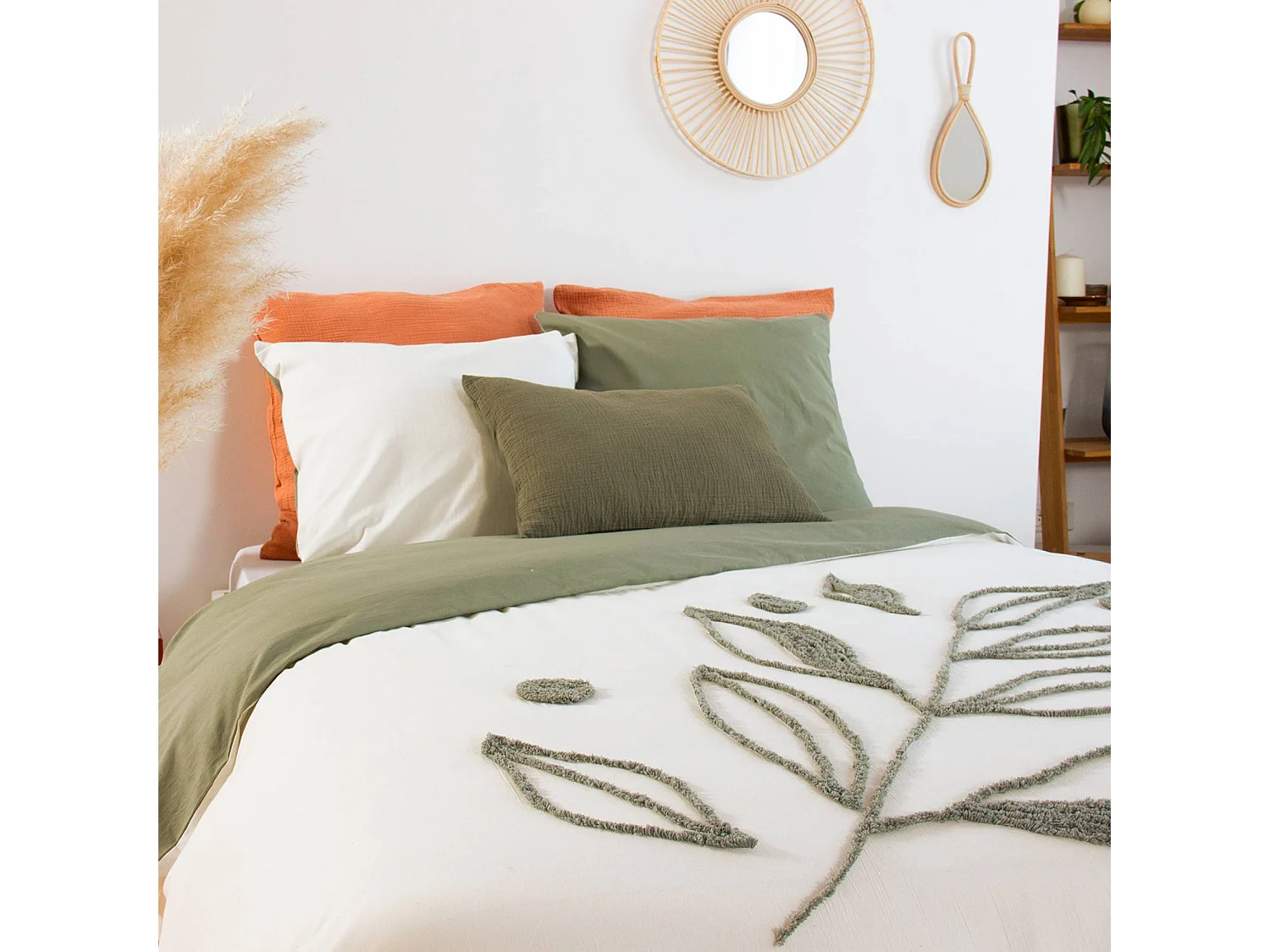 Parure de lit imprimé végétal blanc et kaki 240 x 220 cm en coton lavé