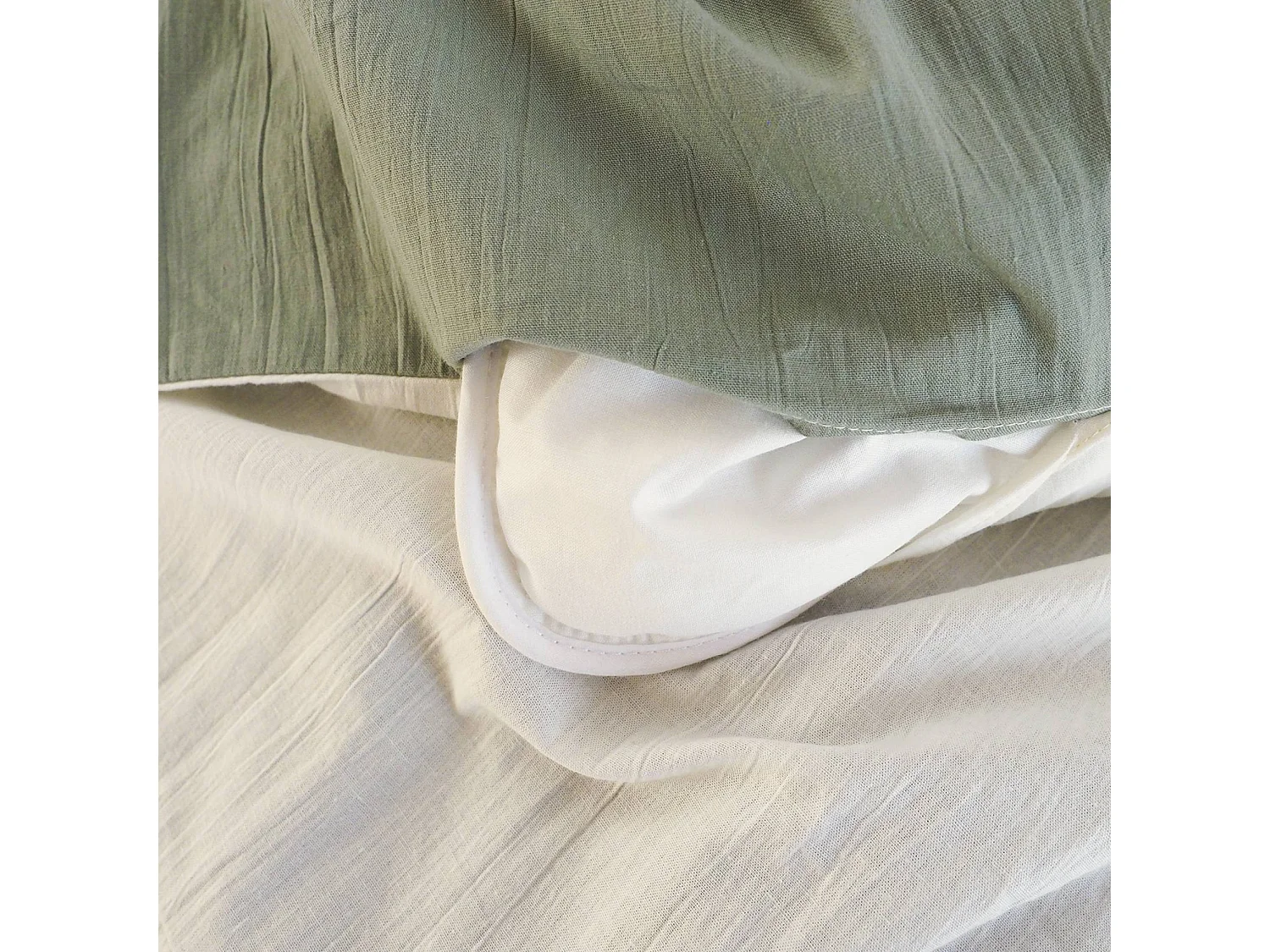 Parure de lit imprimé végétal blanc et kaki 240 x 220 cm en coton lavé