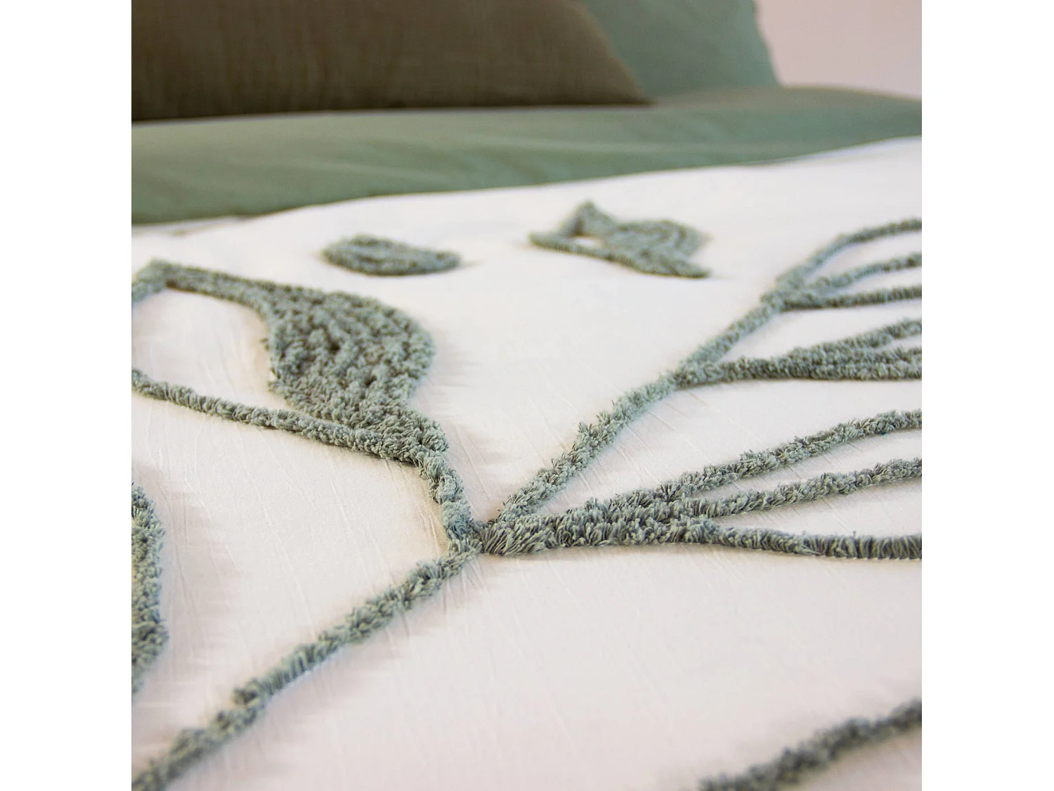 Parure de lit imprimé végétal blanc et kaki 240 x 220 cm en coton lavé