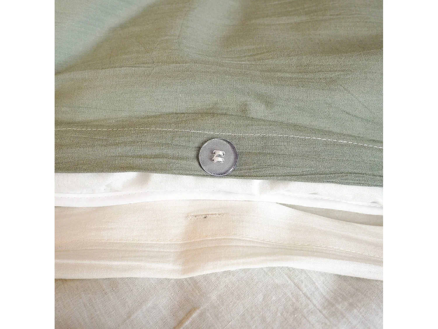 Parure de lit imprimé végétal blanc et kaki 240 x 220 cm en coton lavé