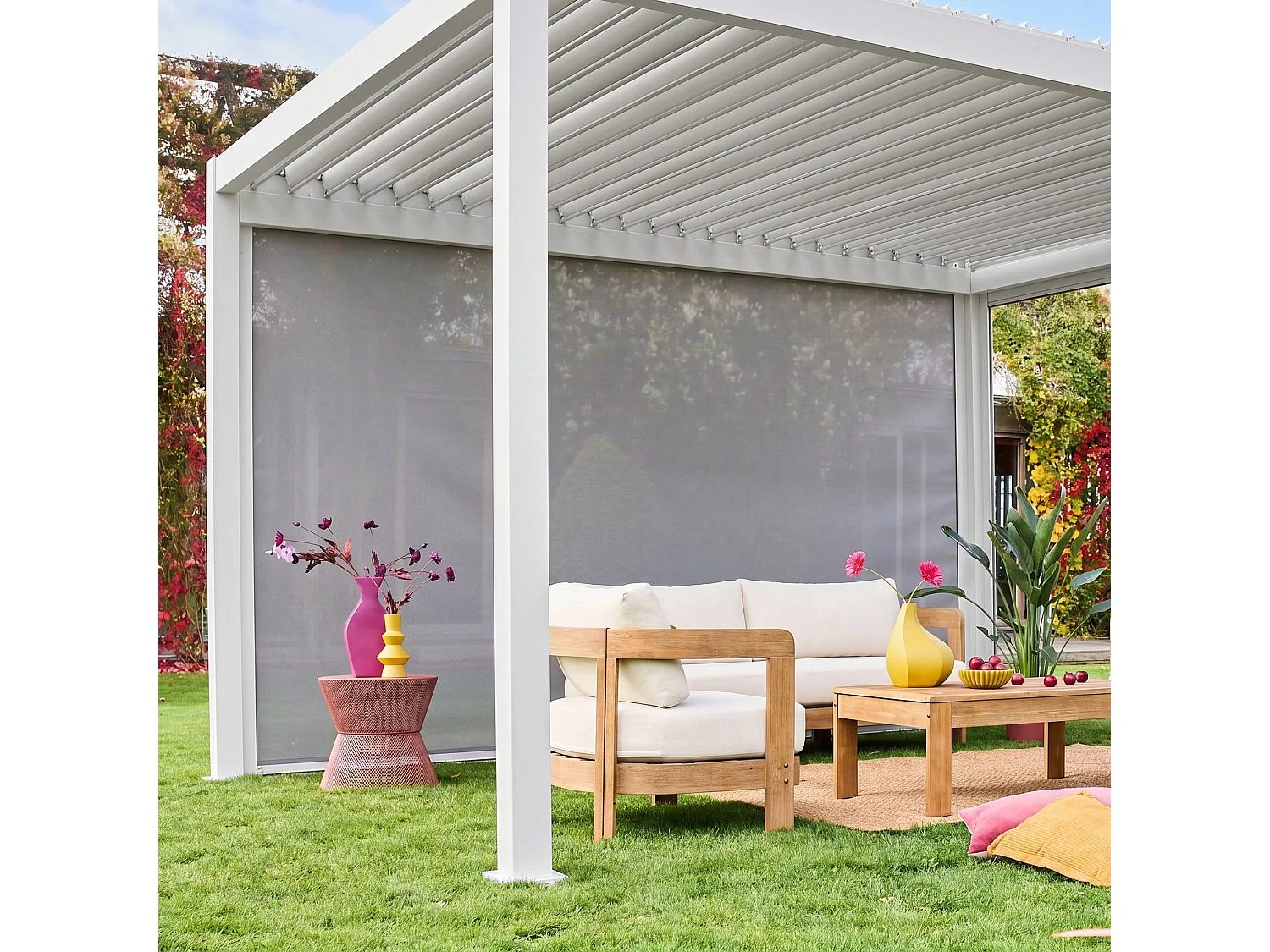 Estor lateral enrollable de aluminio y textileno para pérgola